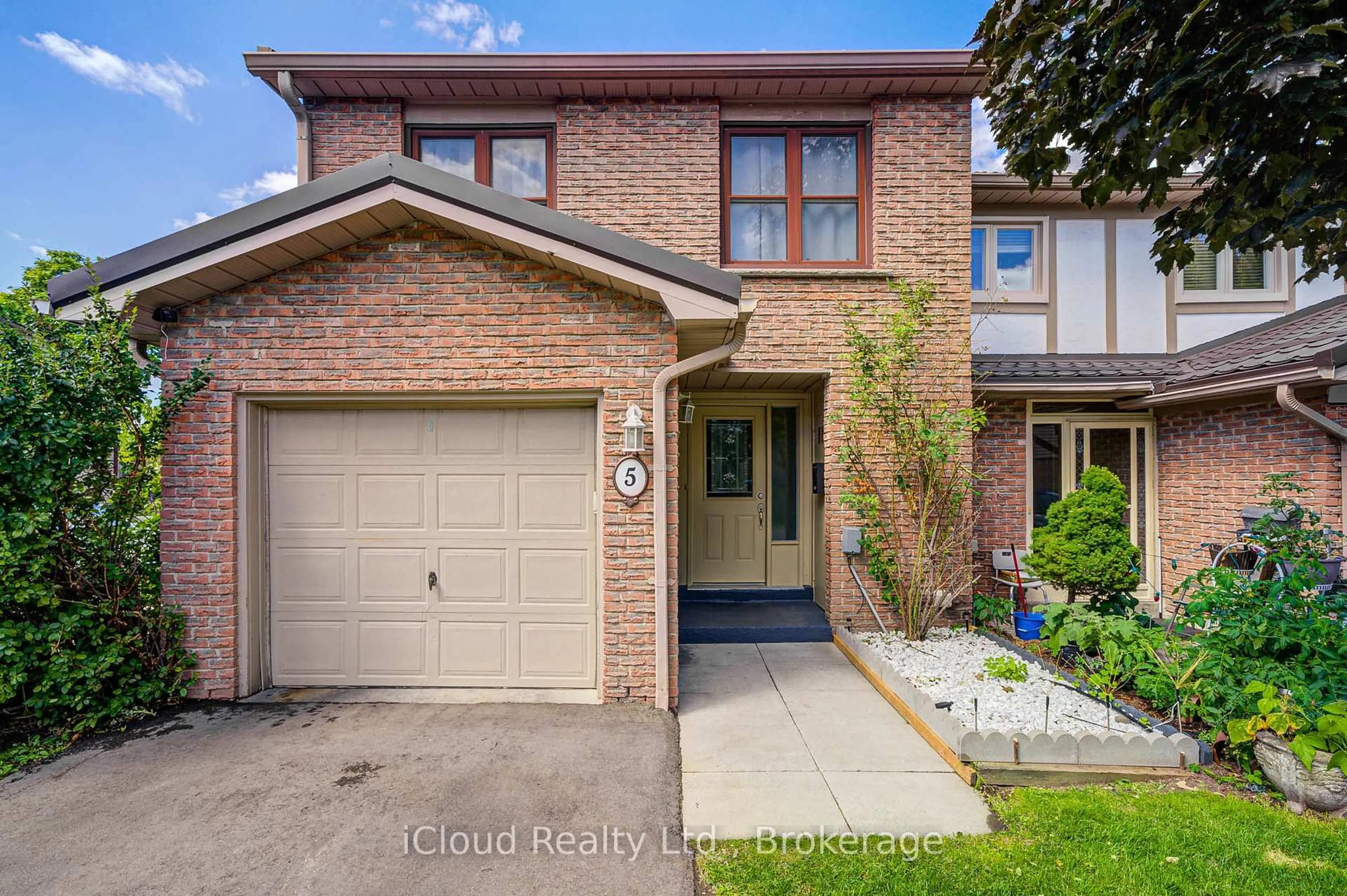 Home with brick exterior material, street for 5 Gloucester Pl, Brampton Ontario L6S 2E5