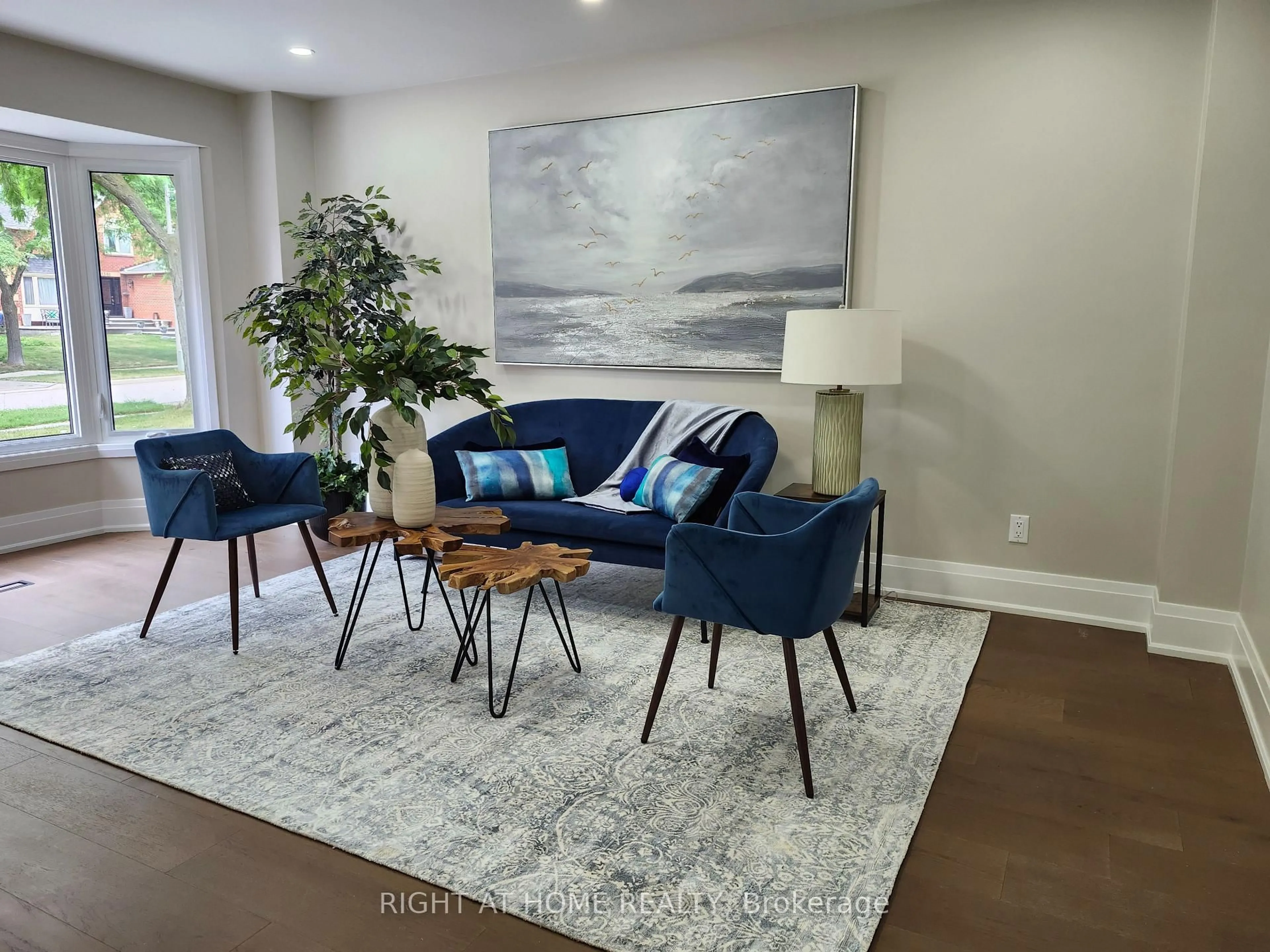 Living room with furniture, unknown for 1308 Fieldcrest Lane, Oakville Ontario L6M 2N6