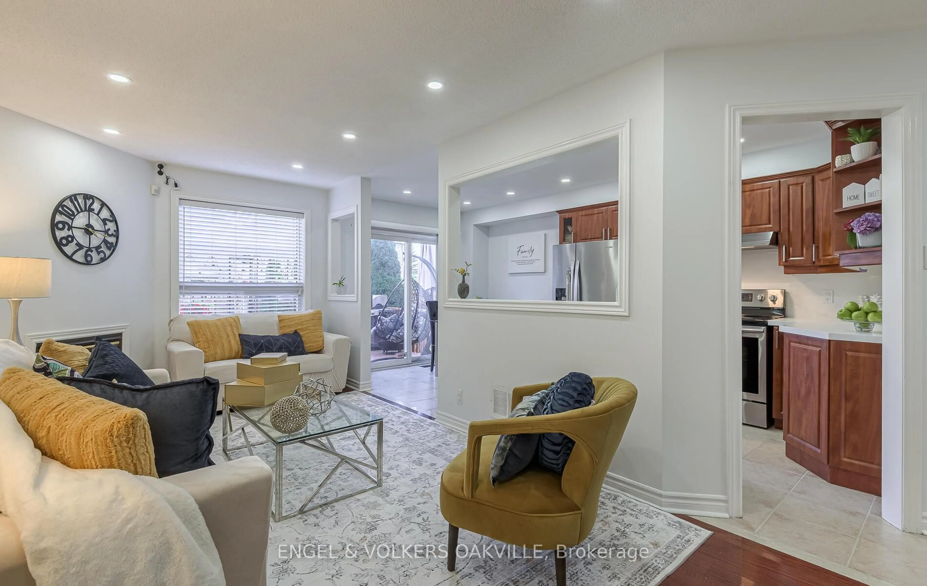 Living room with furniture, unknown for 3976 Freeman Terr, Mississauga Ontario L5M 6R1