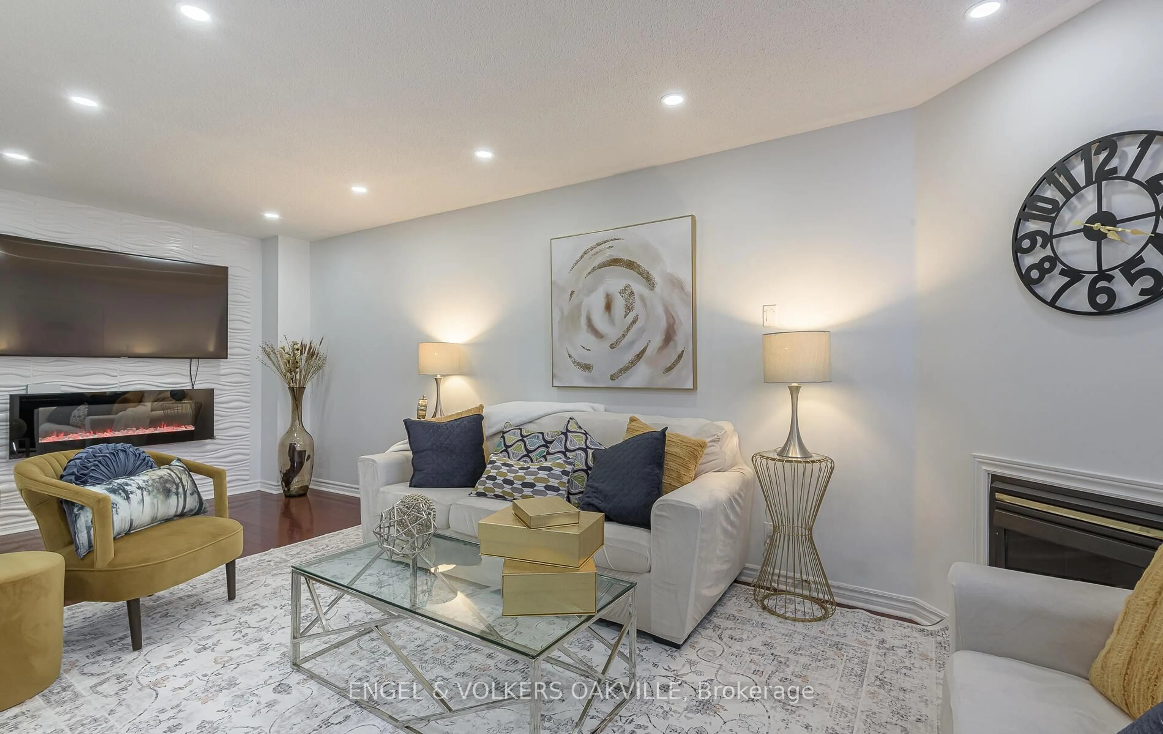 Living room with furniture, unknown for 3976 Freeman Terr, Mississauga Ontario L5M 6R1