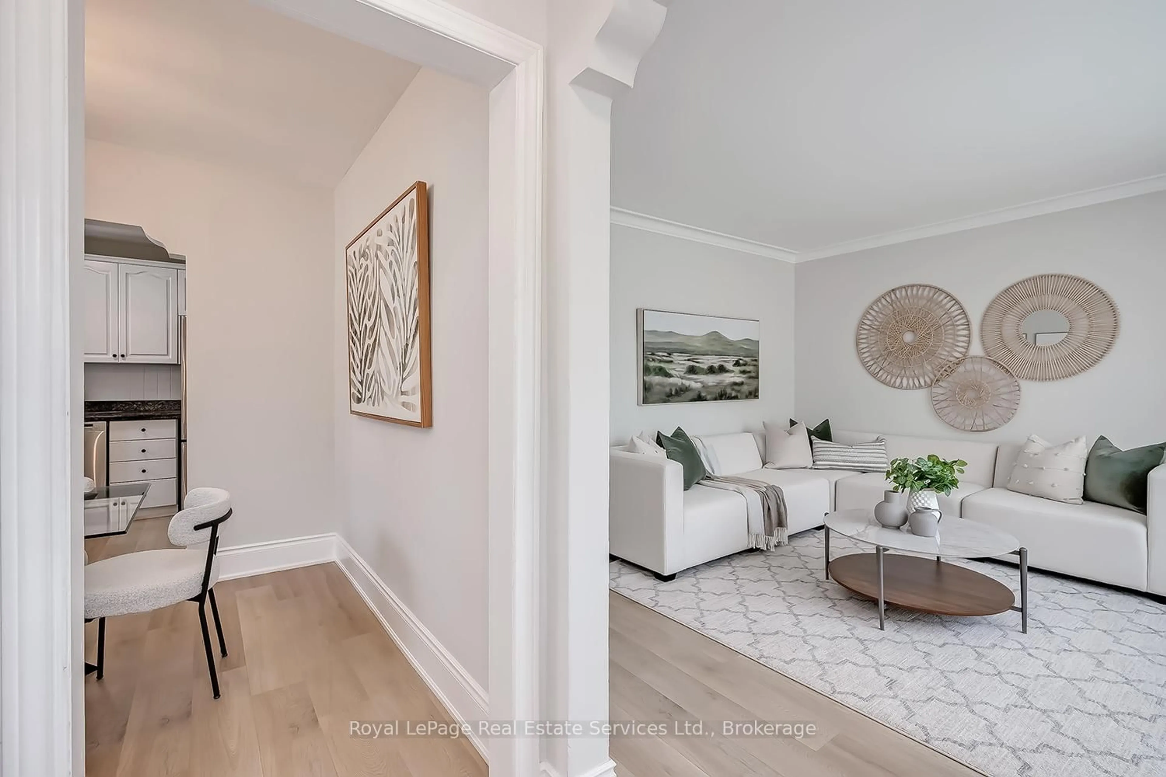 Indoor entryway for 397 Bartos Dr, Oakville Ontario L6K 3E5