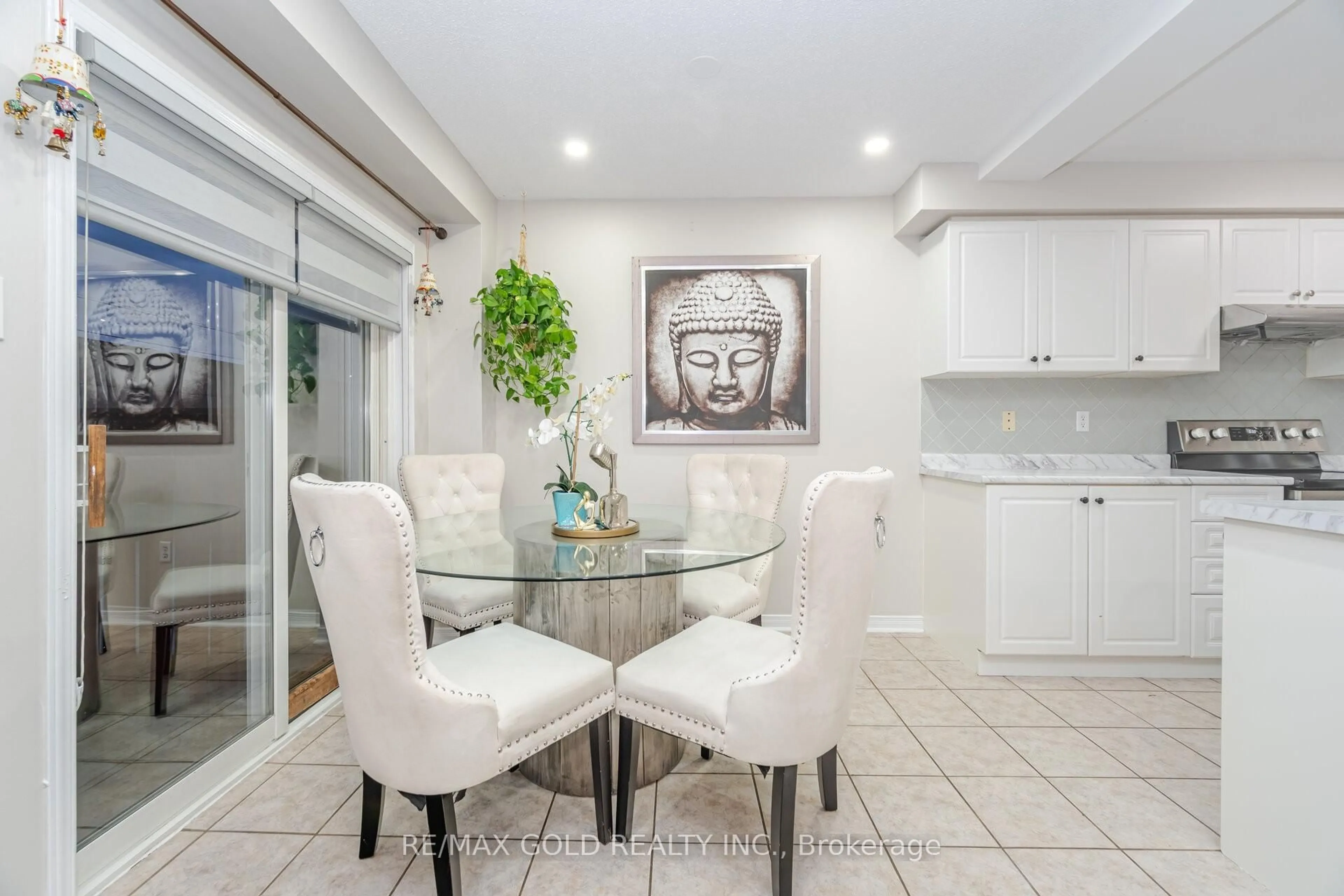 Dining room, ceramic/tile floor for 72 Big Moe Cres, Brampton Ontario L6P 1J8