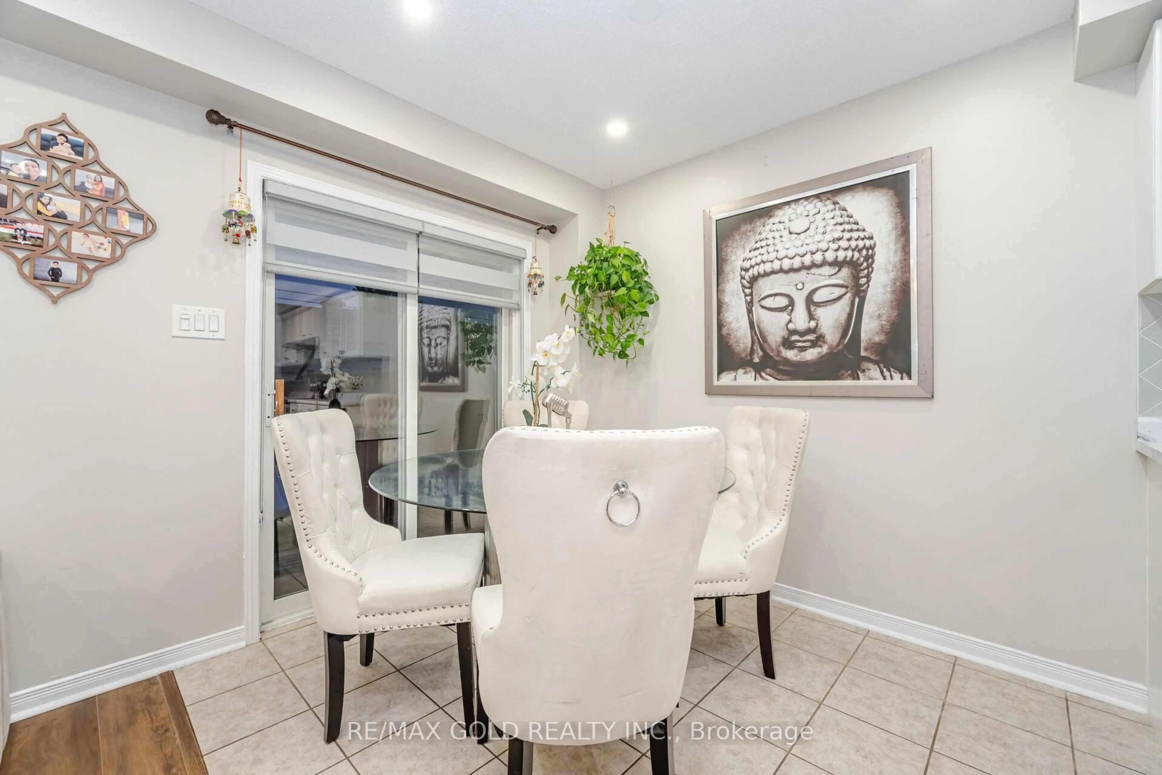 Dining room, ceramic/tile floor for 72 Big Moe Cres, Brampton Ontario L6P 1J8