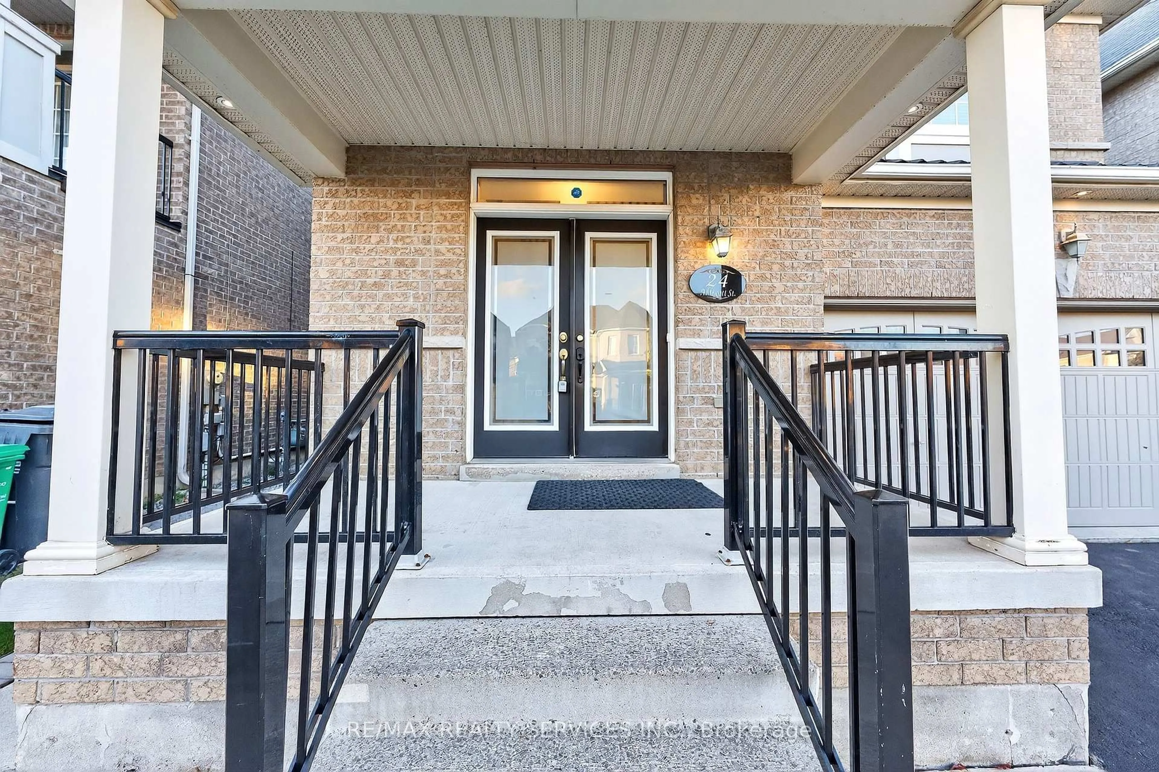 Indoor entryway for 24 Addiscott St, Brampton Ontario L6R 0X8