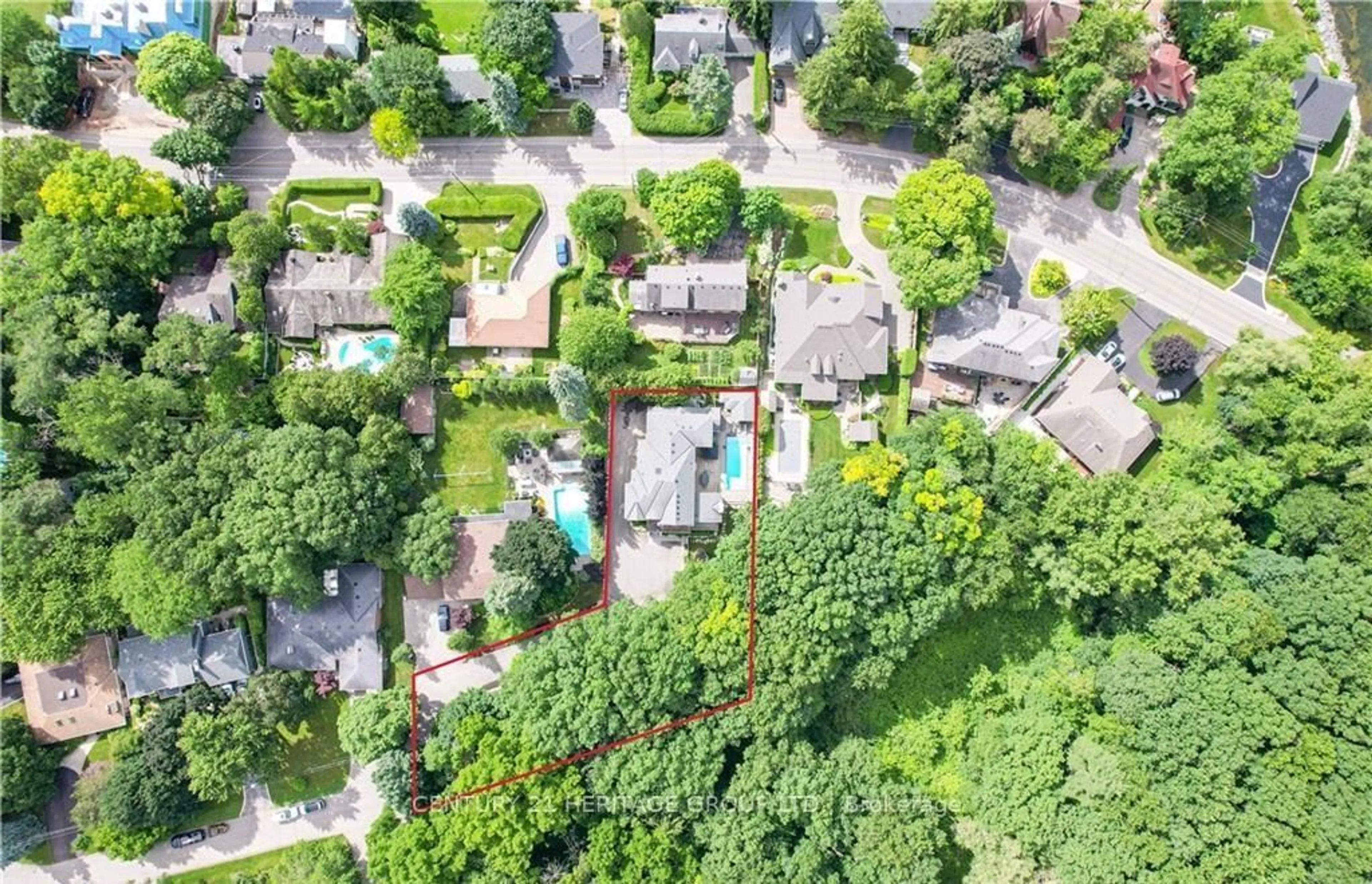 A pic from outside/outdoor area/front of a property/back of a property/a pic from drone, street for 298 Shoreview Rd, Burlington Ontario L7T 2N4