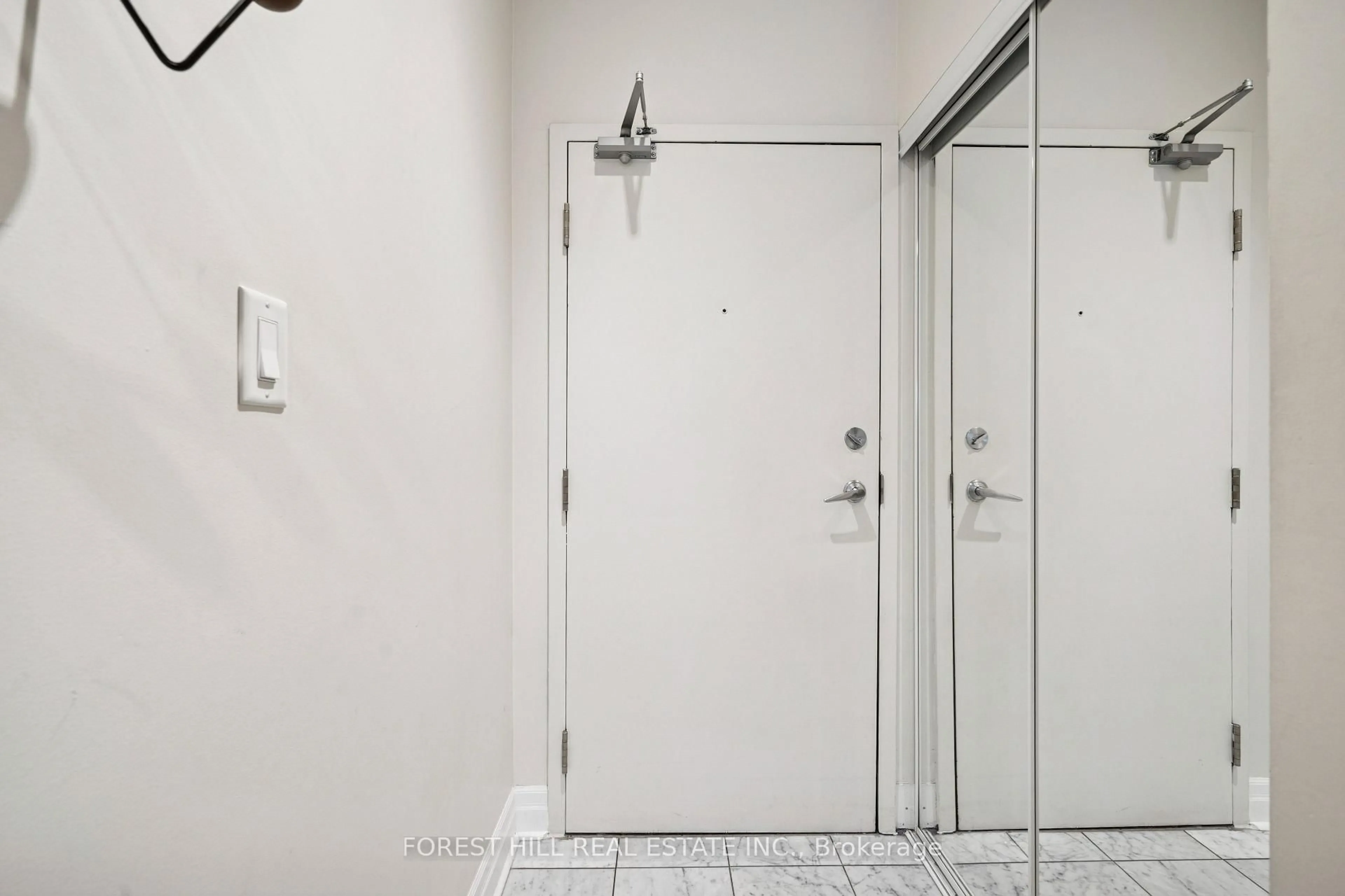 Indoor foyer for 88 Palace Pier Crt #906, Toronto Ontario M8V 4C2