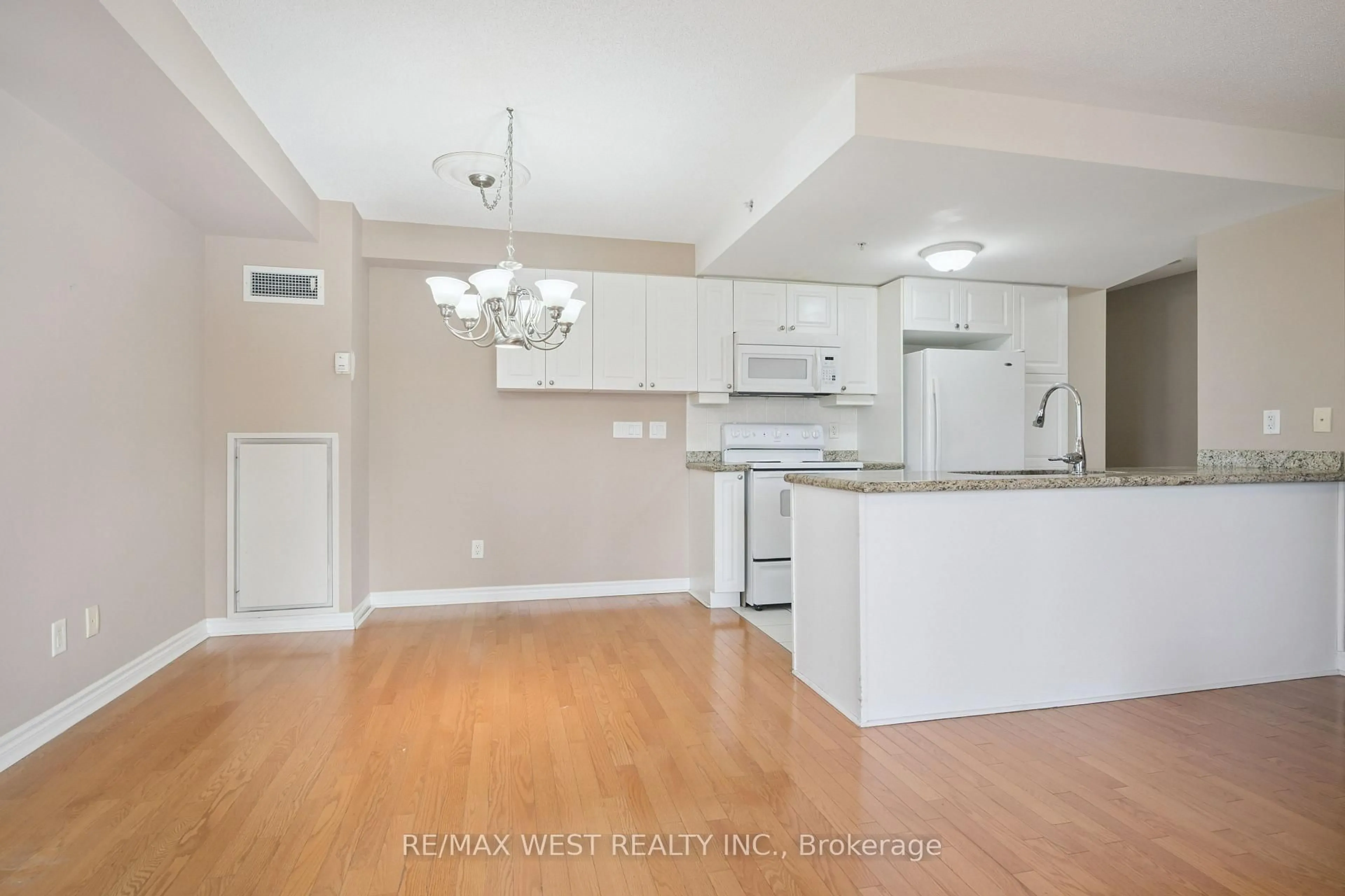Open concept kitchen, unknown for 350 Princess Royal Dr #805, Mississauga Ontario L5B 4N1