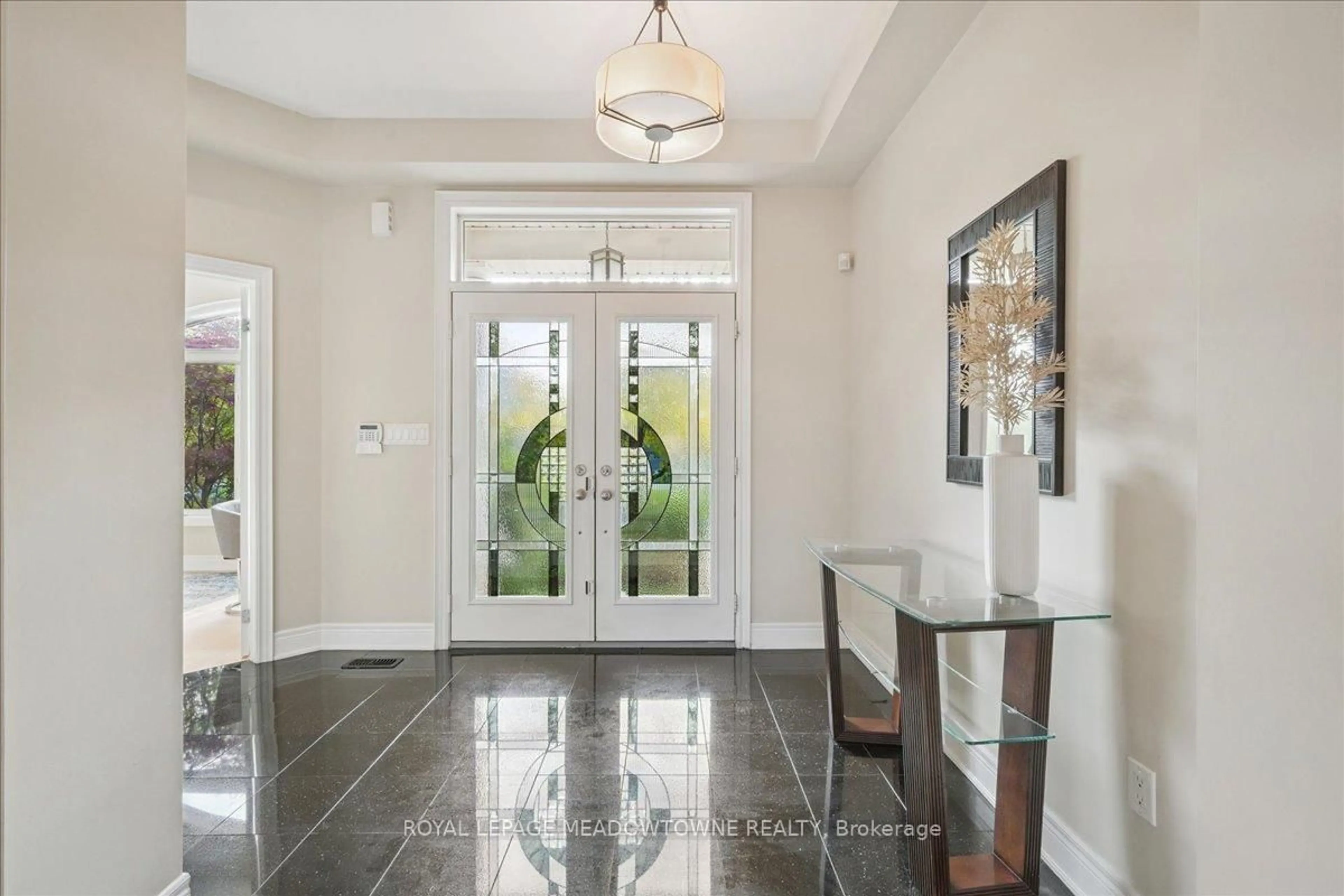 Indoor entryway for 1468 Ferncrest Rd, Oakville Ontario L6H 7W2