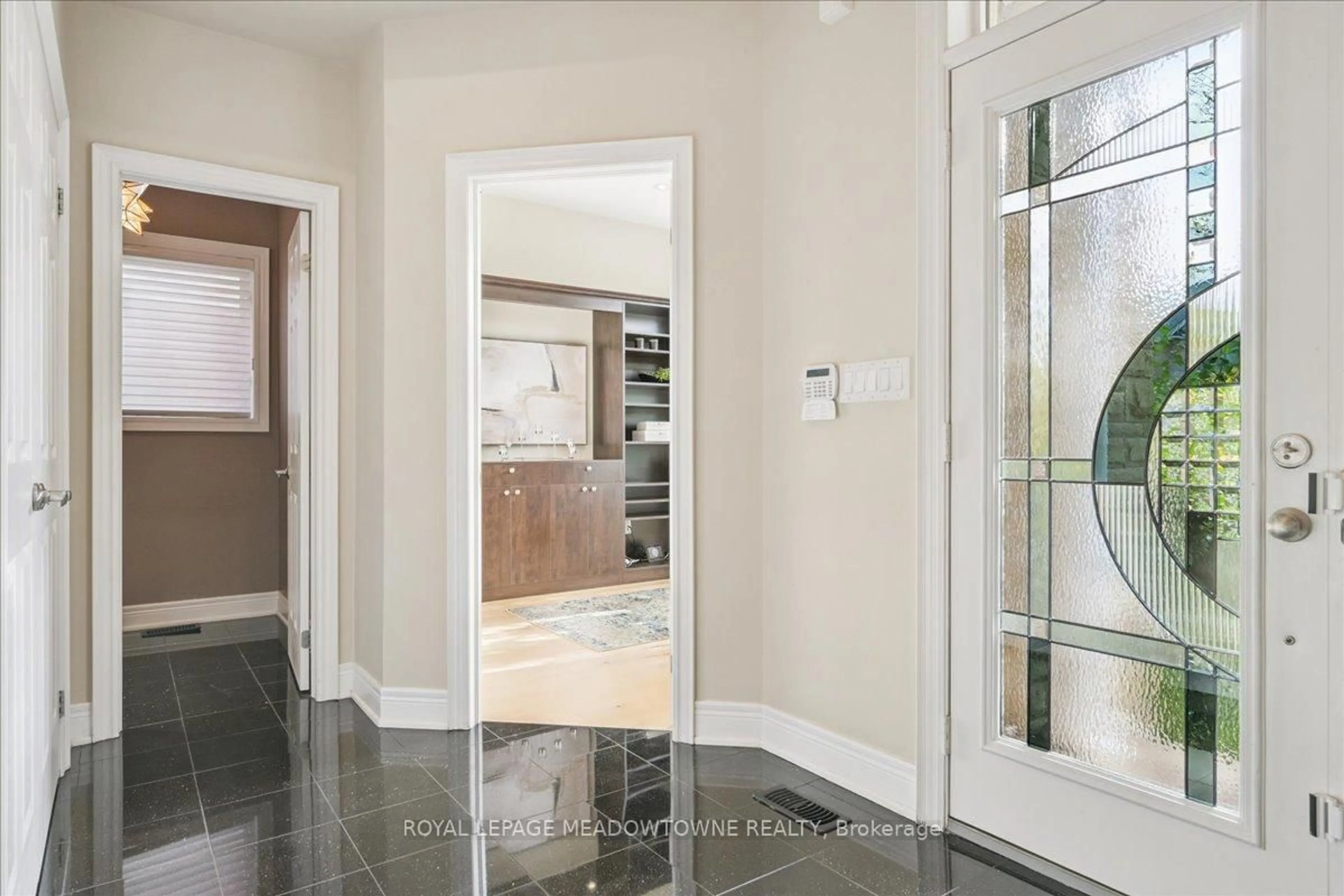 Indoor entryway for 1468 Ferncrest Rd, Oakville Ontario L6H 7W2