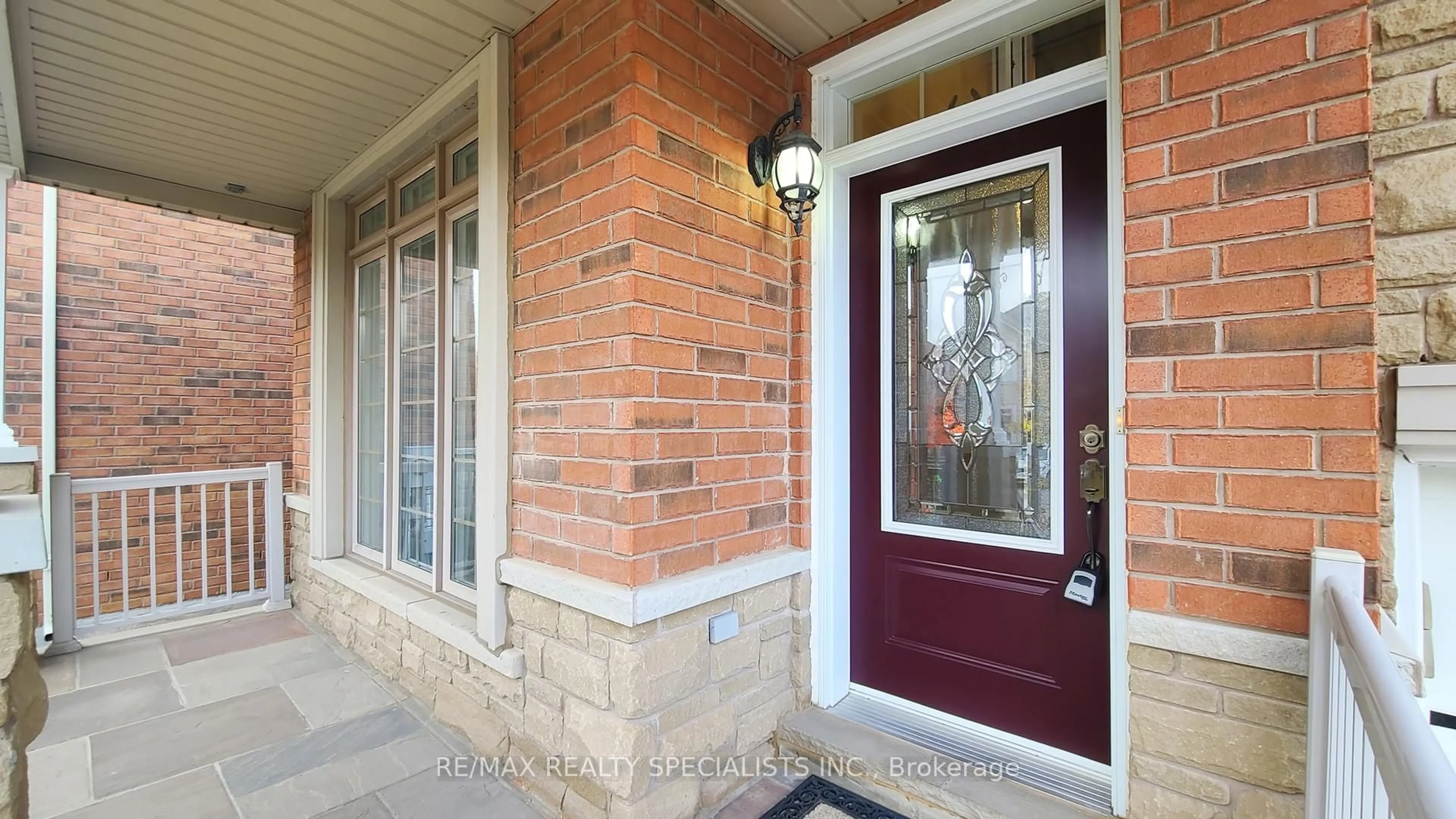 Indoor entryway for 2257 Carm Dr, Oakville Ontario L6M 0H8