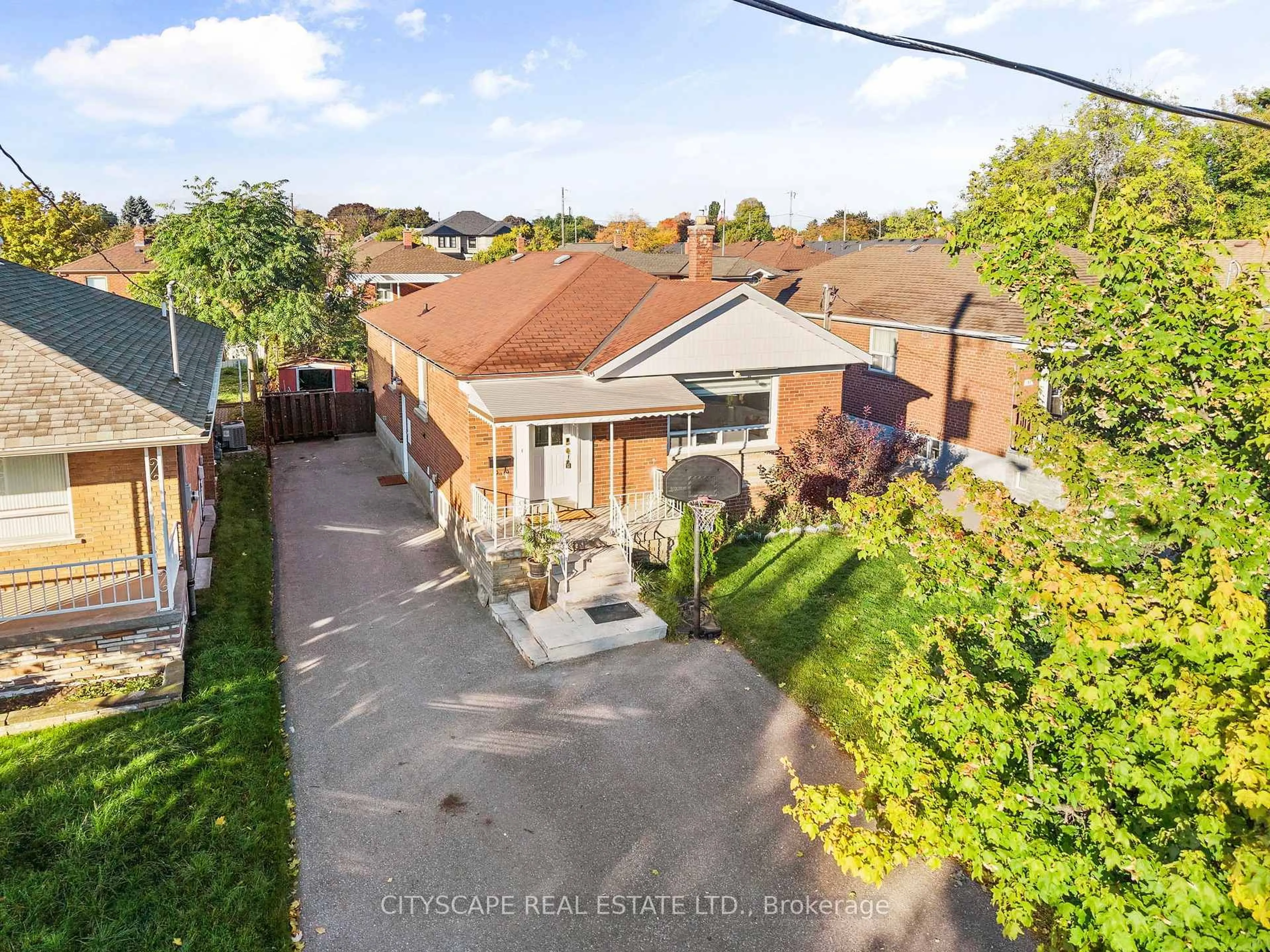 A pic from outside/outdoor area/front of a property/back of a property/a pic from drone, street for 53 Warnica Ave, Toronto Ontario M8Z 1Z6