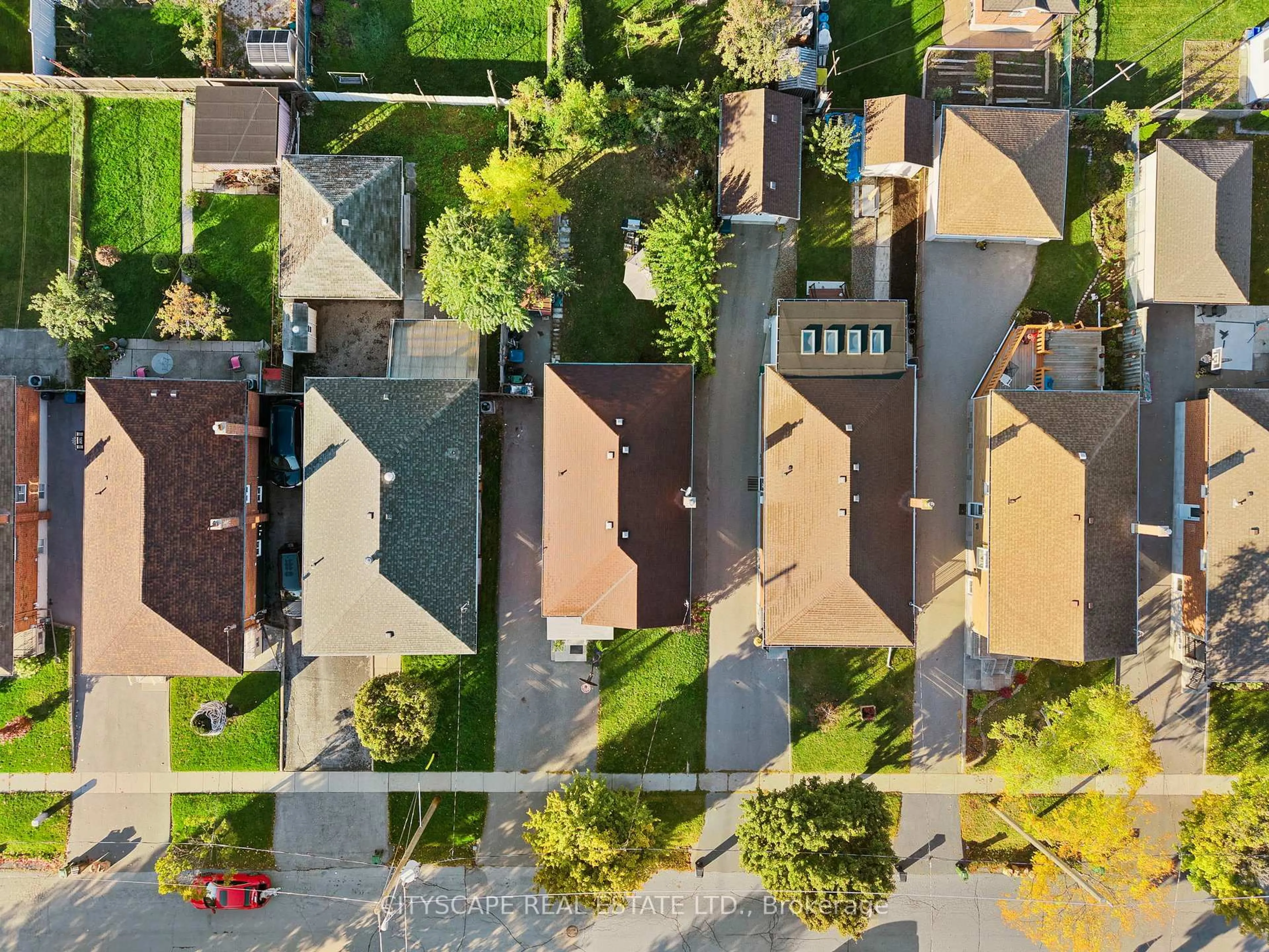 A pic from outside/outdoor area/front of a property/back of a property/a pic from drone, street for 53 Warnica Ave, Toronto Ontario M8Z 1Z6