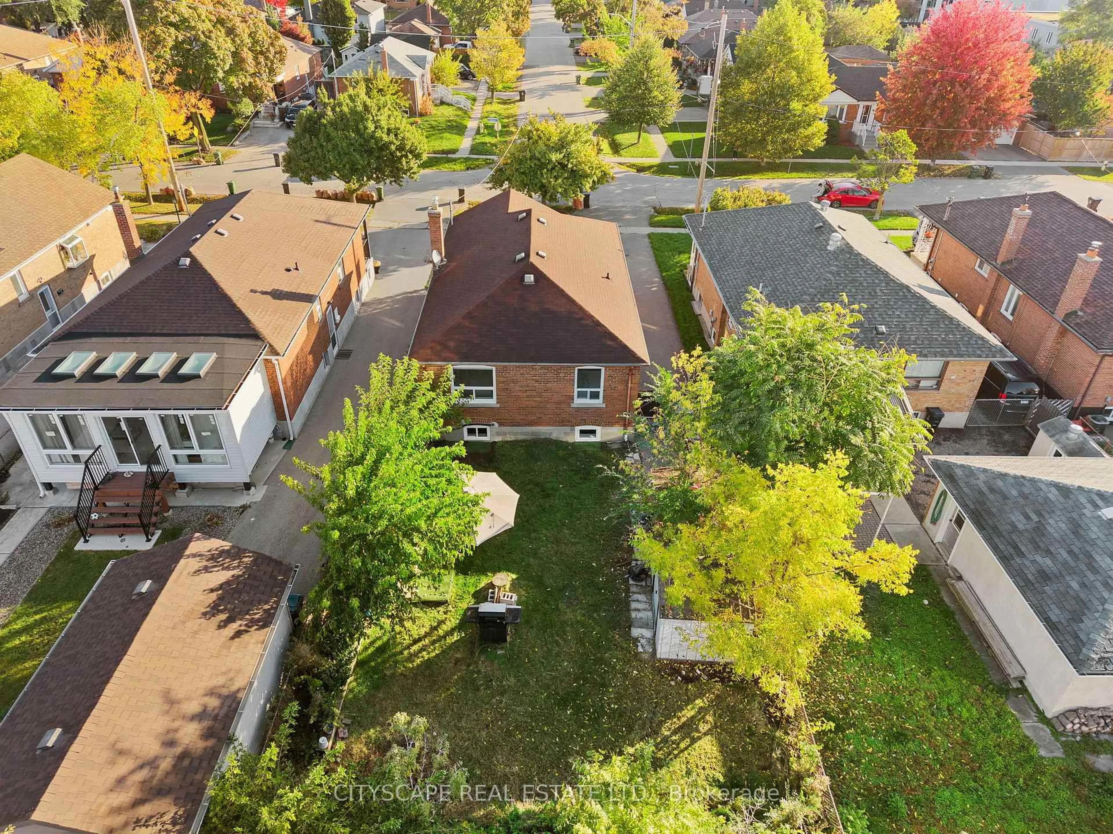 A pic from outside/outdoor area/front of a property/back of a property/a pic from drone, street for 53 Warnica Ave, Toronto Ontario M8Z 1Z6