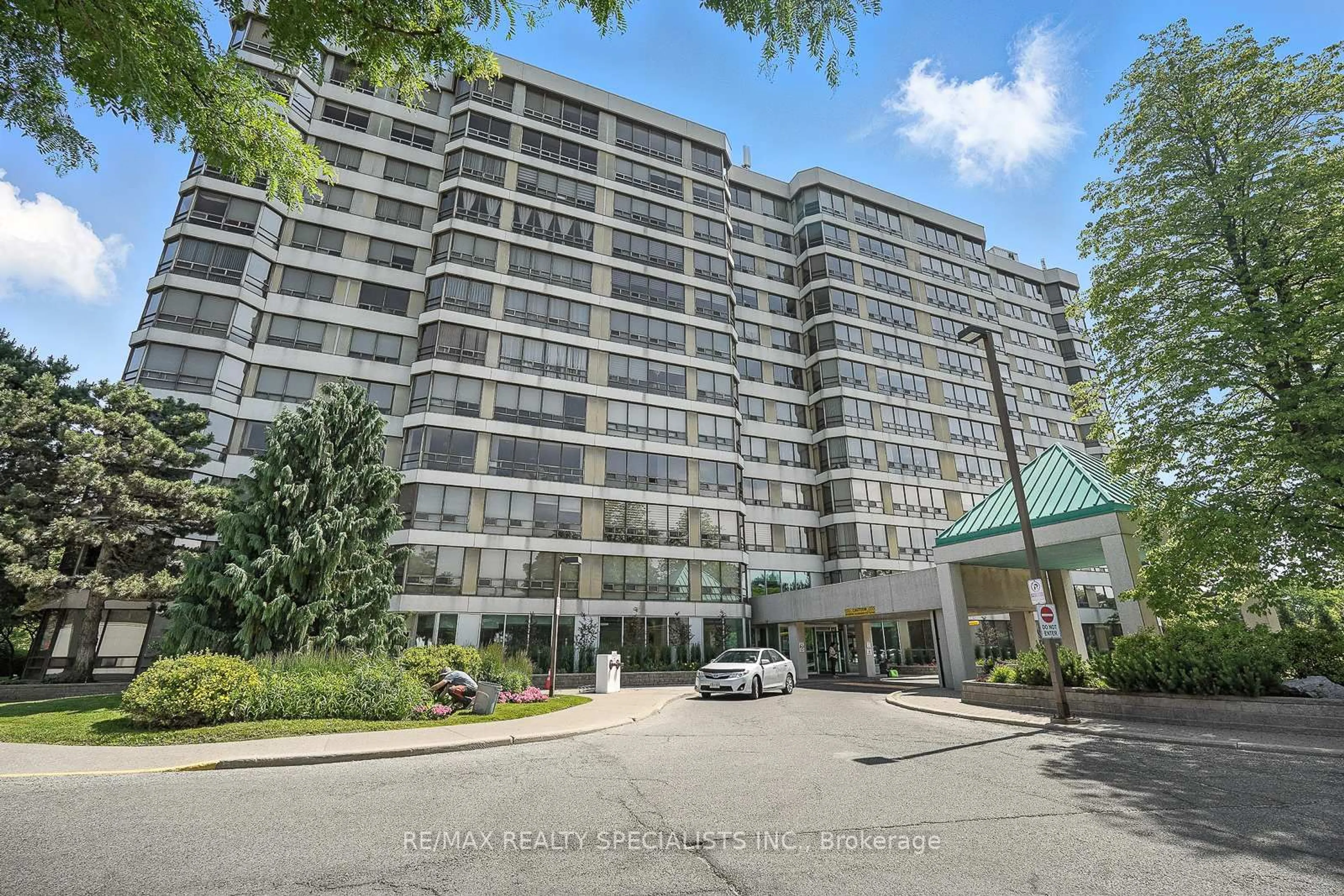 Indoor foyer for 310 Mill St #1203, Brampton Ontario L6Y 3B1