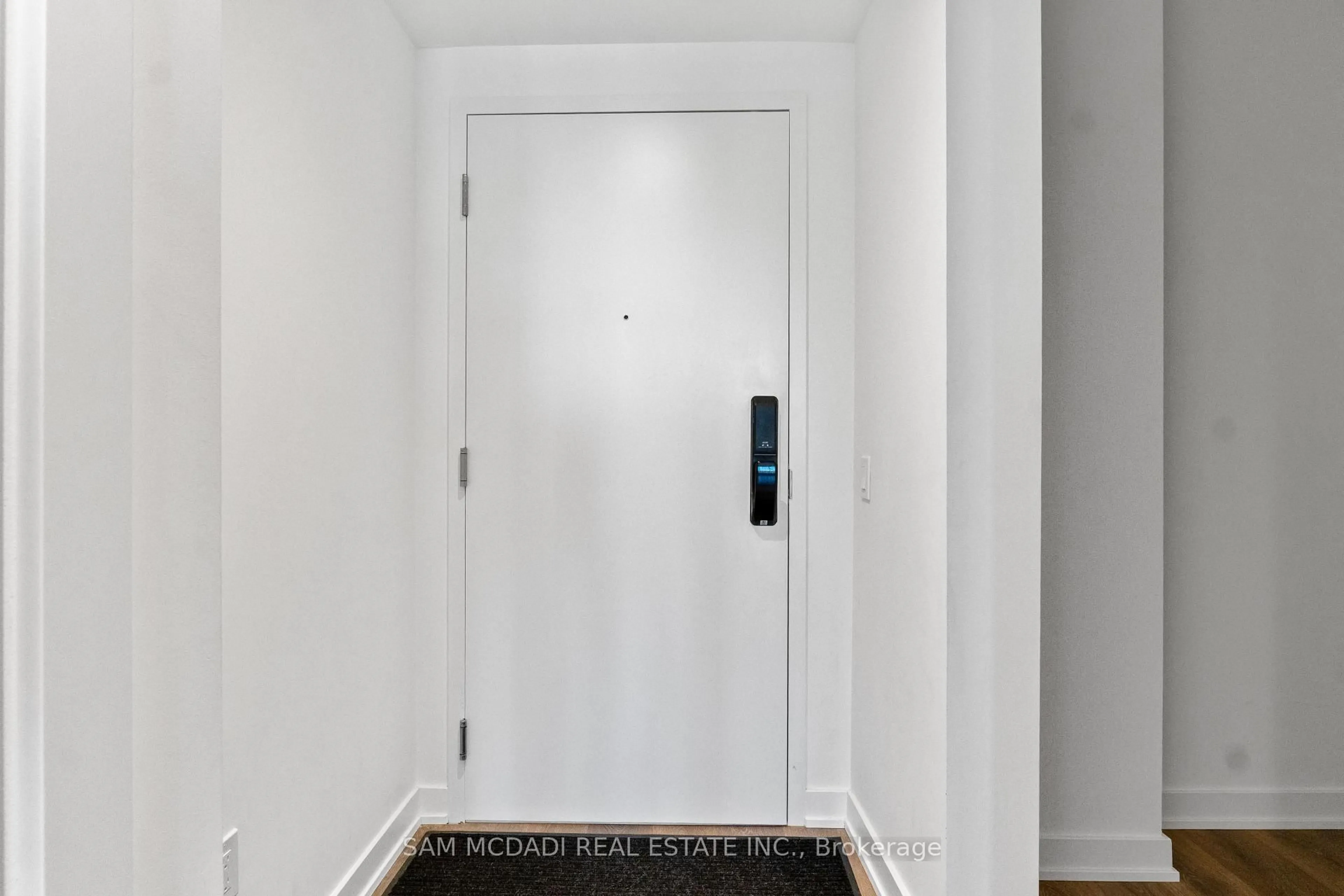 Indoor entryway for 28 Ann St #507, Mississauga Ontario L5G 0E1