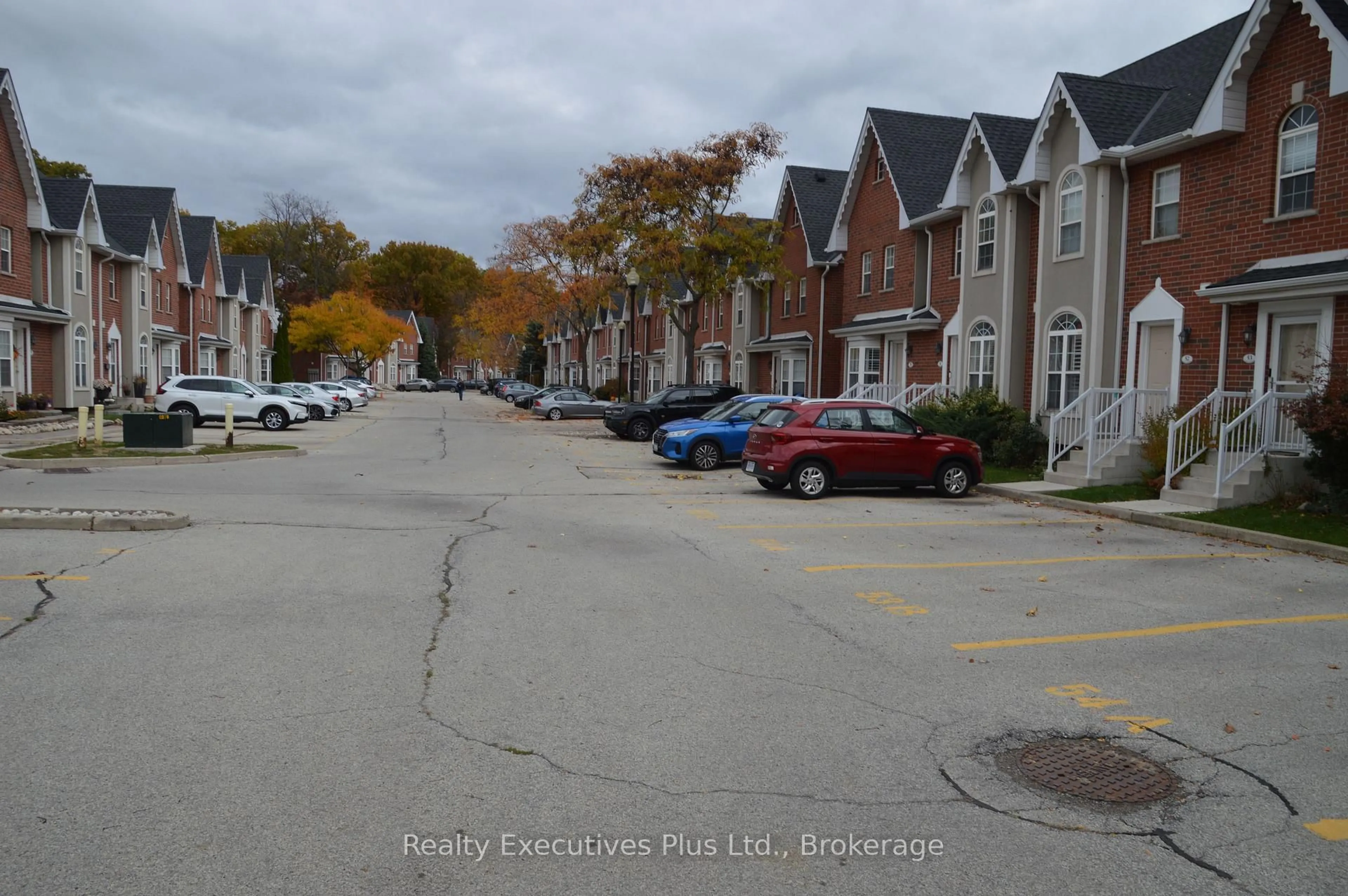 Blurry image for 4200 Kilmer Dr #42, Burlington Ontario L7M 4Y3