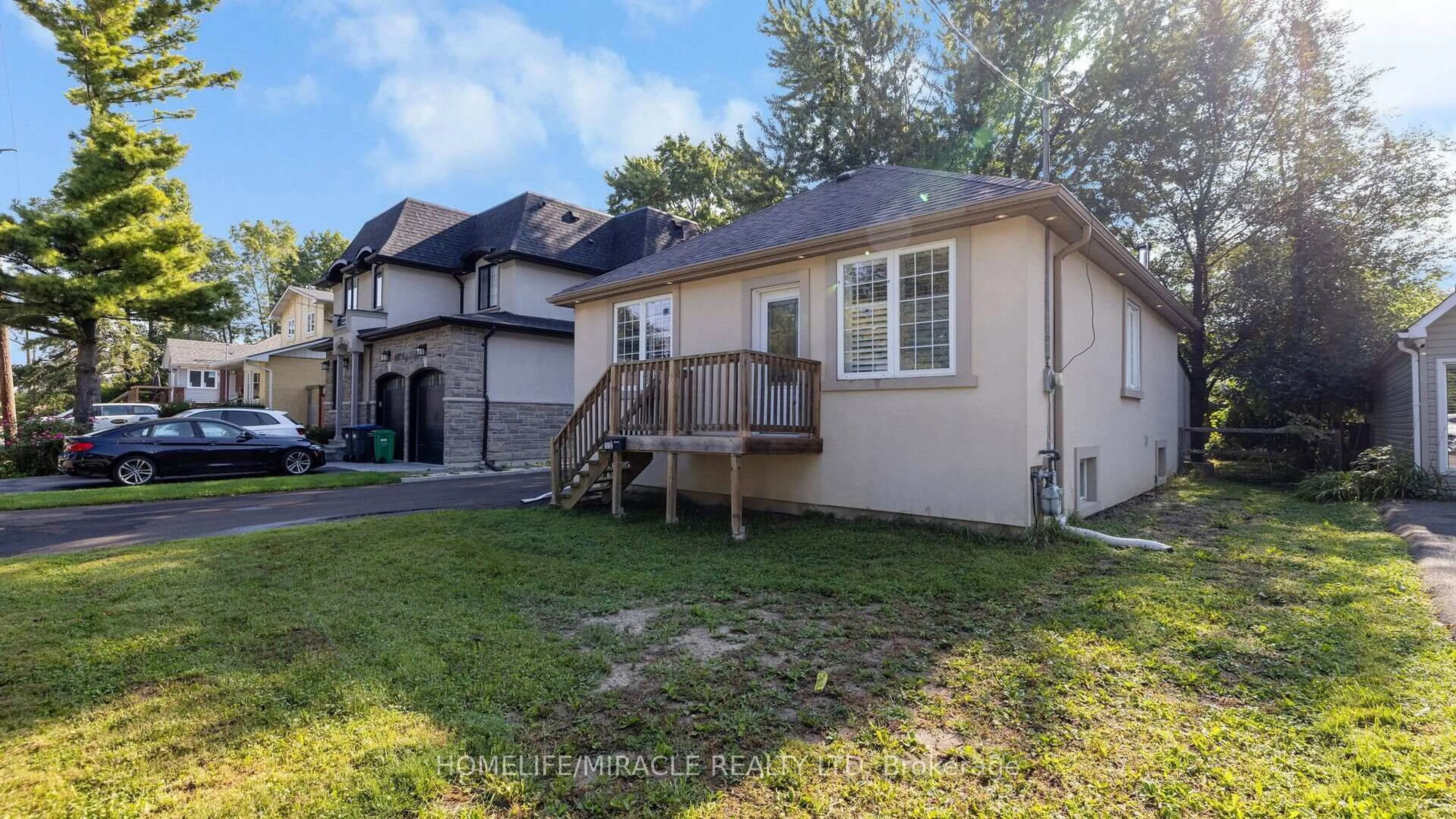 Unknown for 112 Troy St, Mississauga Ontario L5G 1S7