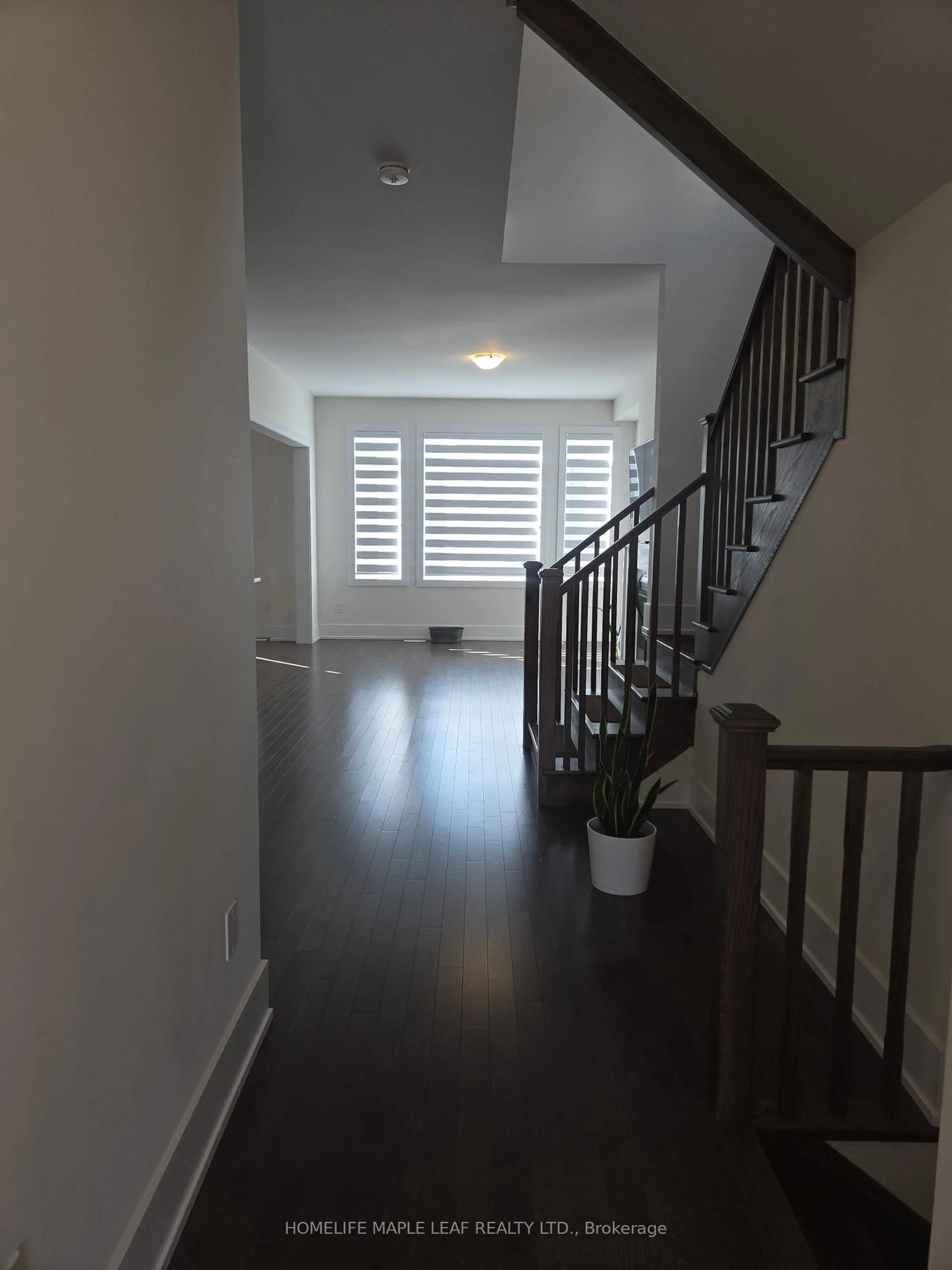 Indoor foyer for 20 Spinland St, Caledon Ontario L2C 4K4