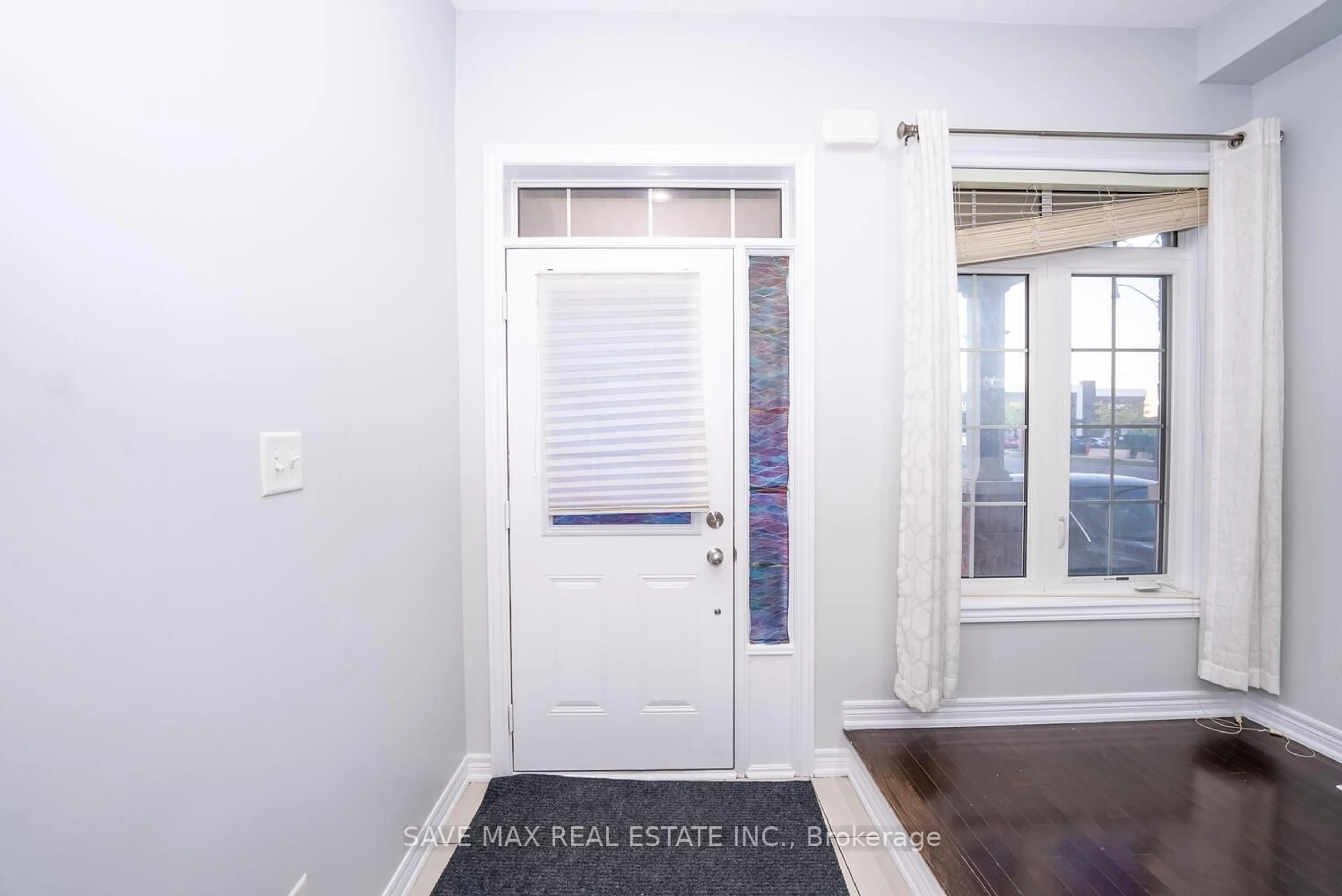 Indoor entryway for 17 Primo Rd, Brampton Ontario L7A 0Z9