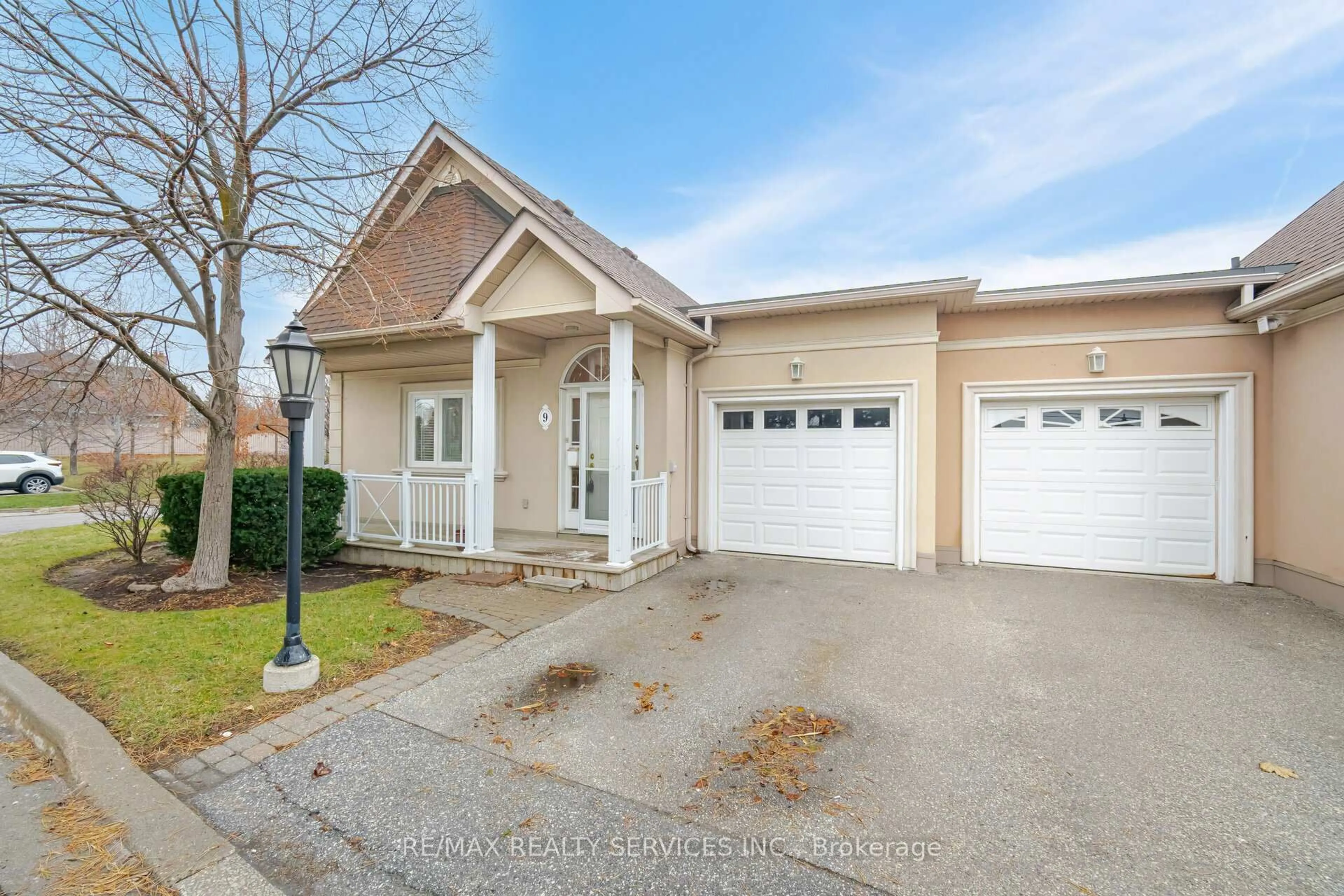 Unknown for 9 Ferndown Cres, Brampton Ontario L6P 1C3