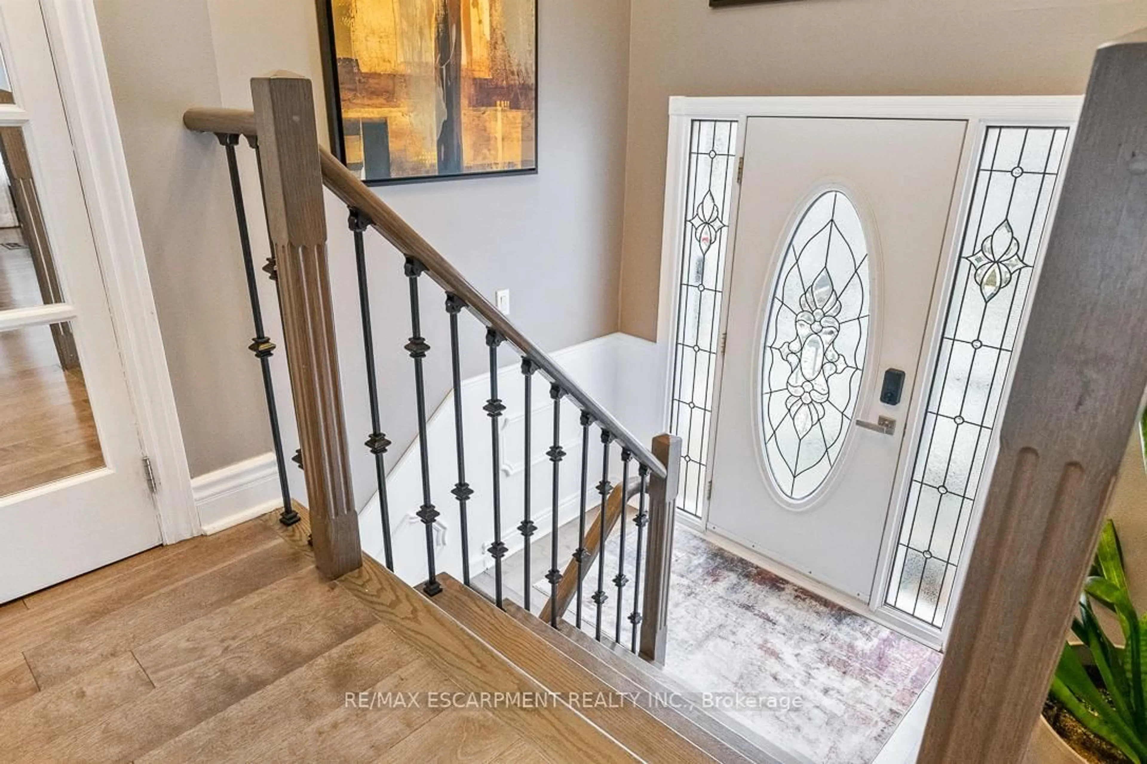 Indoor entryway for 941 Stainton Dr, Mississauga Ontario L5C 1G2
