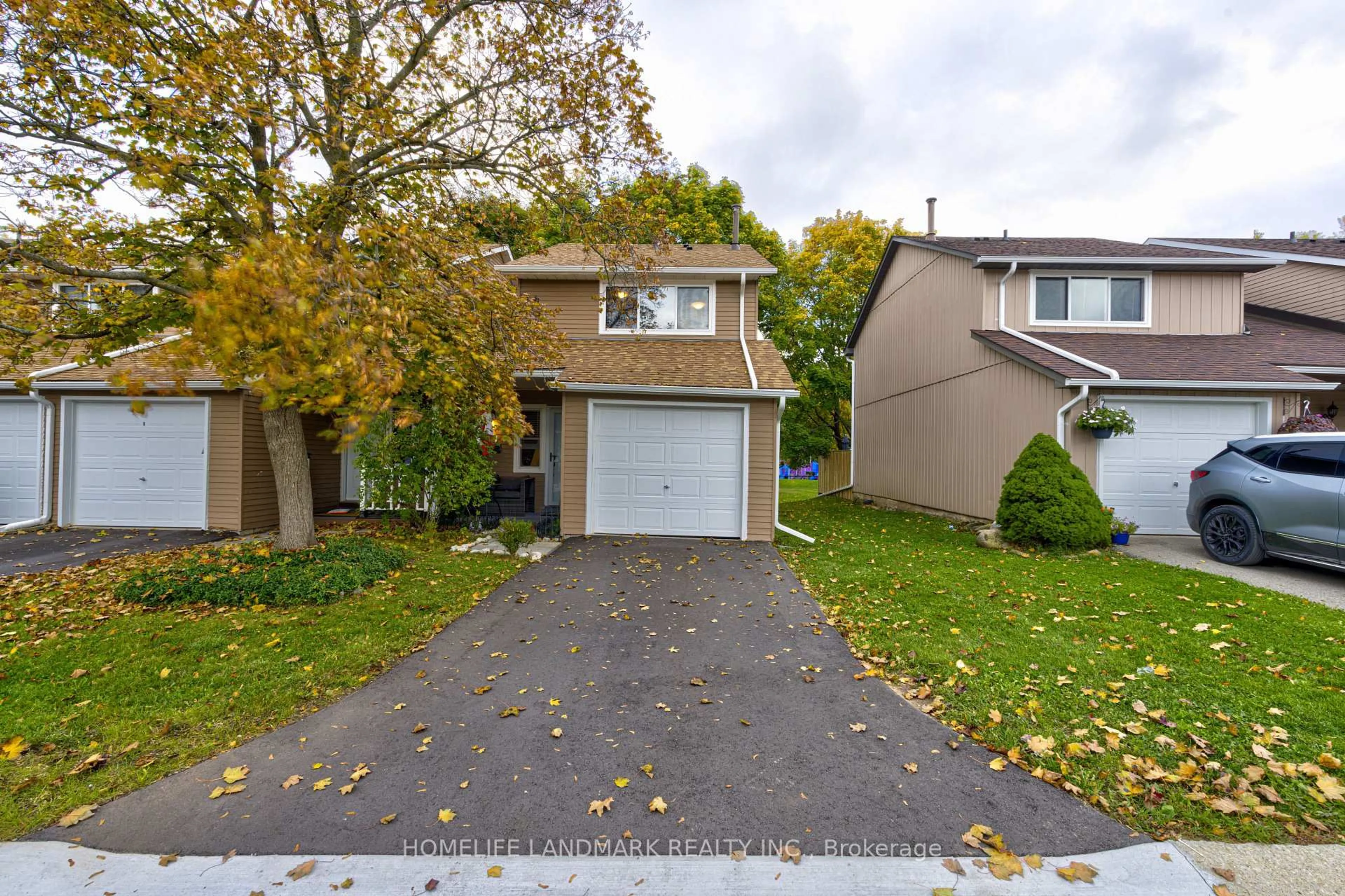 Home with vinyl exterior material, street for 2185 Fairchild Blvd #18, Burlington Ontario L7P 3P6