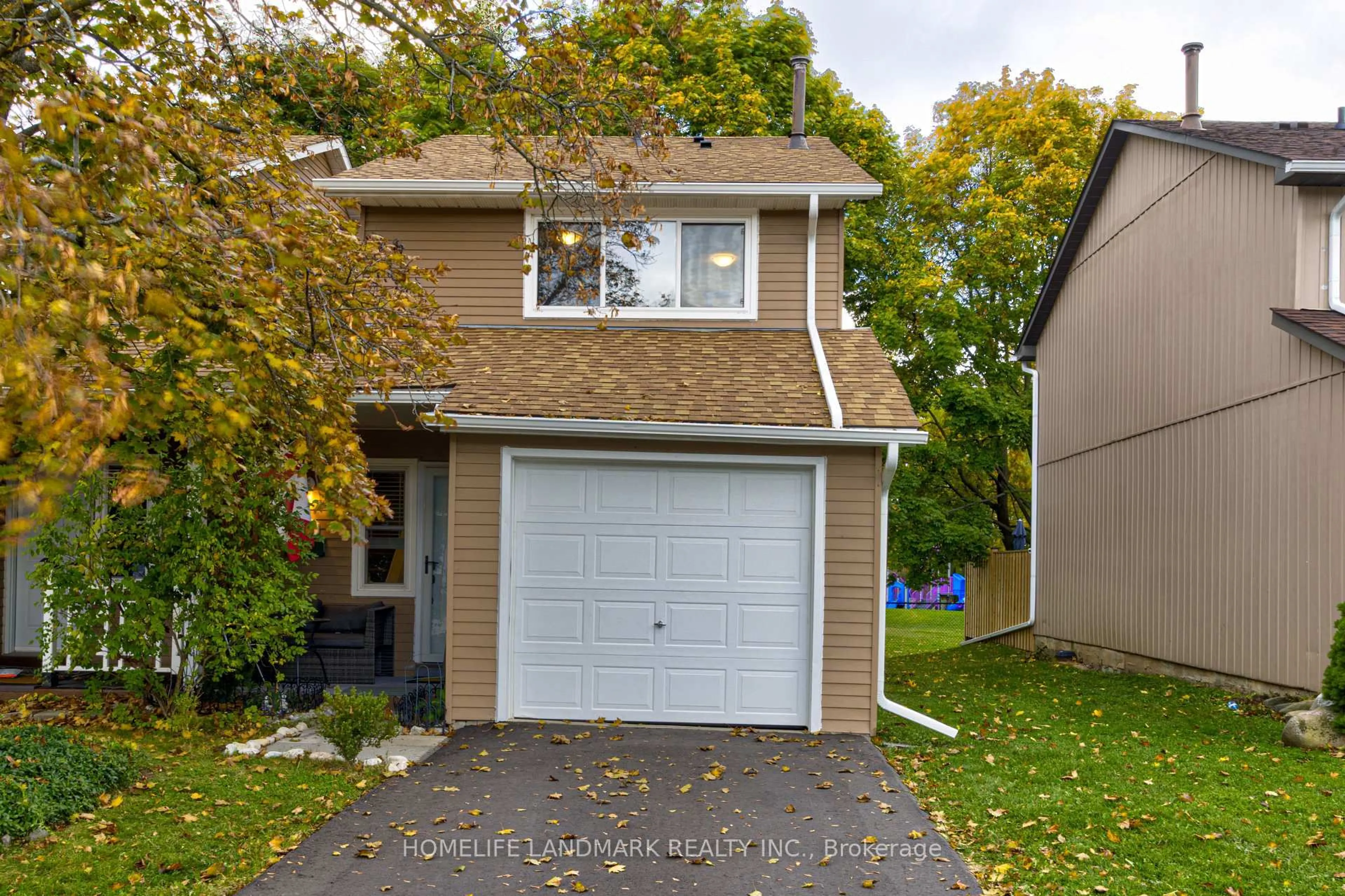 Home with vinyl exterior material, street for 2185 Fairchild Blvd #18, Burlington Ontario L7P 3P6