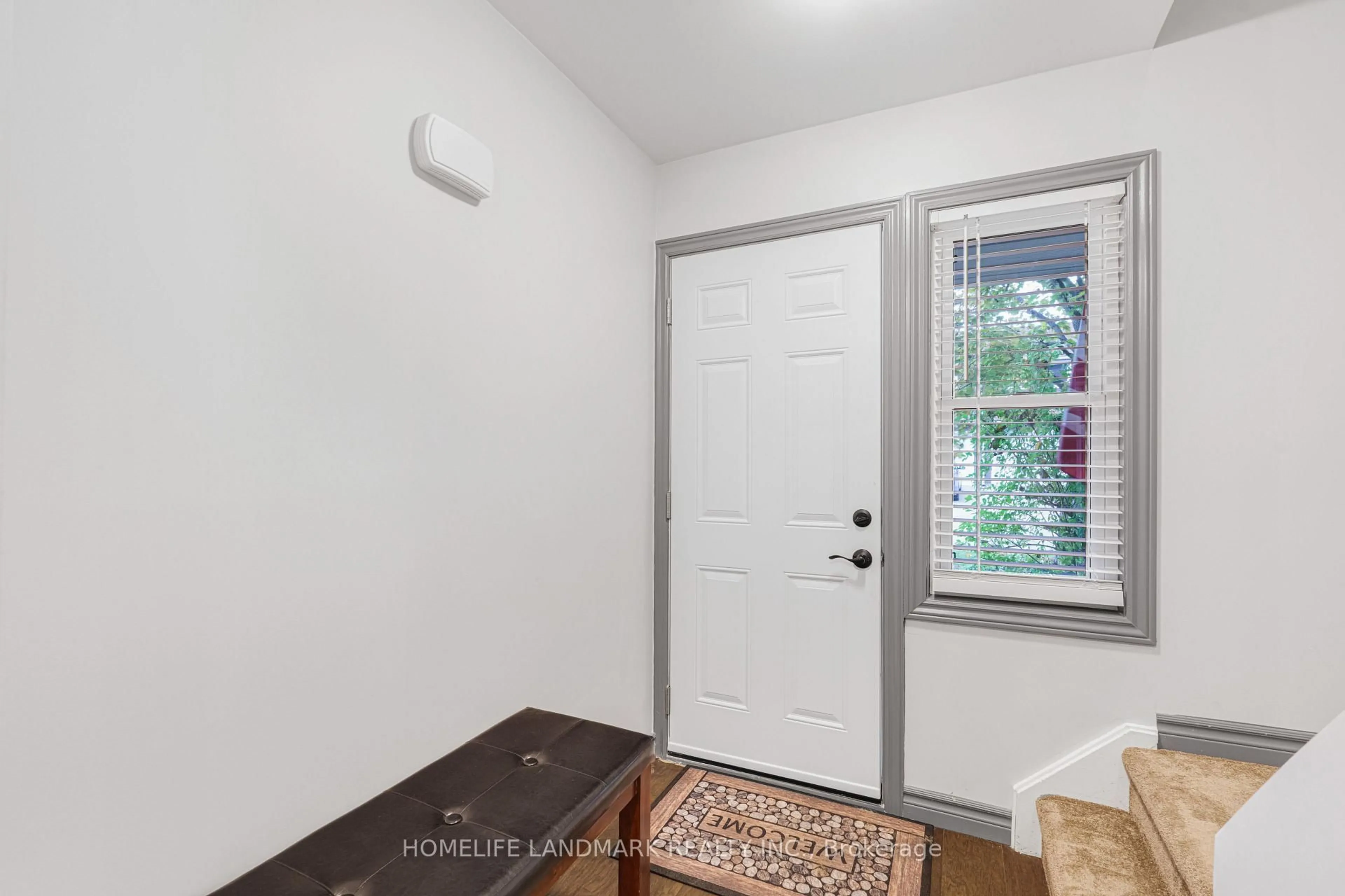 Indoor entryway for 2185 Fairchild Blvd #18, Burlington Ontario L7P 3P6