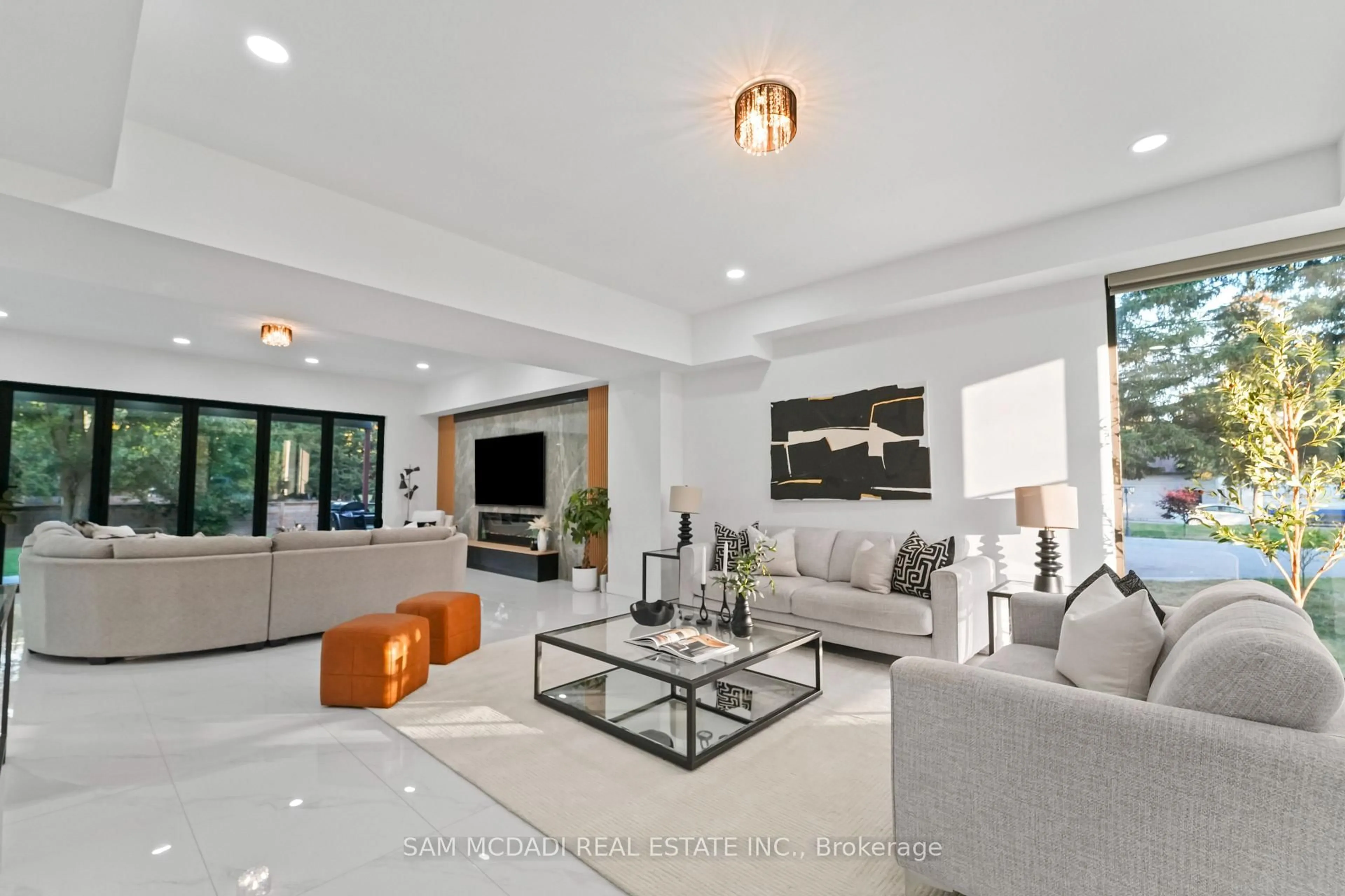 Living room with furniture, unknown for 4511 Guelph Line, Burlington Ontario L7P 0N3