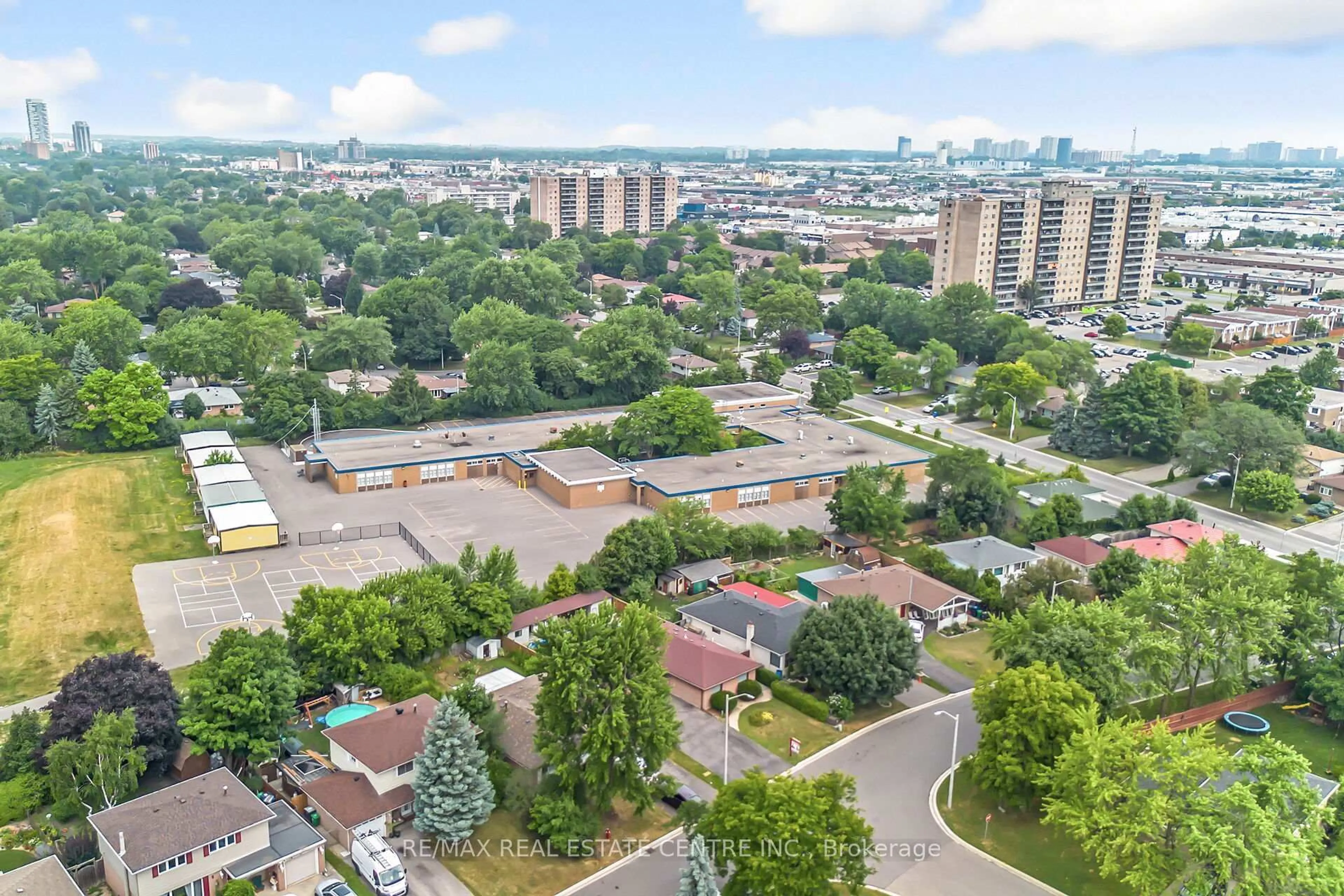 A pic from outside/outdoor area/front of a property/back of a property/a pic from drone, city buildings view from balcony for 9 Watson Cres, Brampton Ontario L6W 1E5