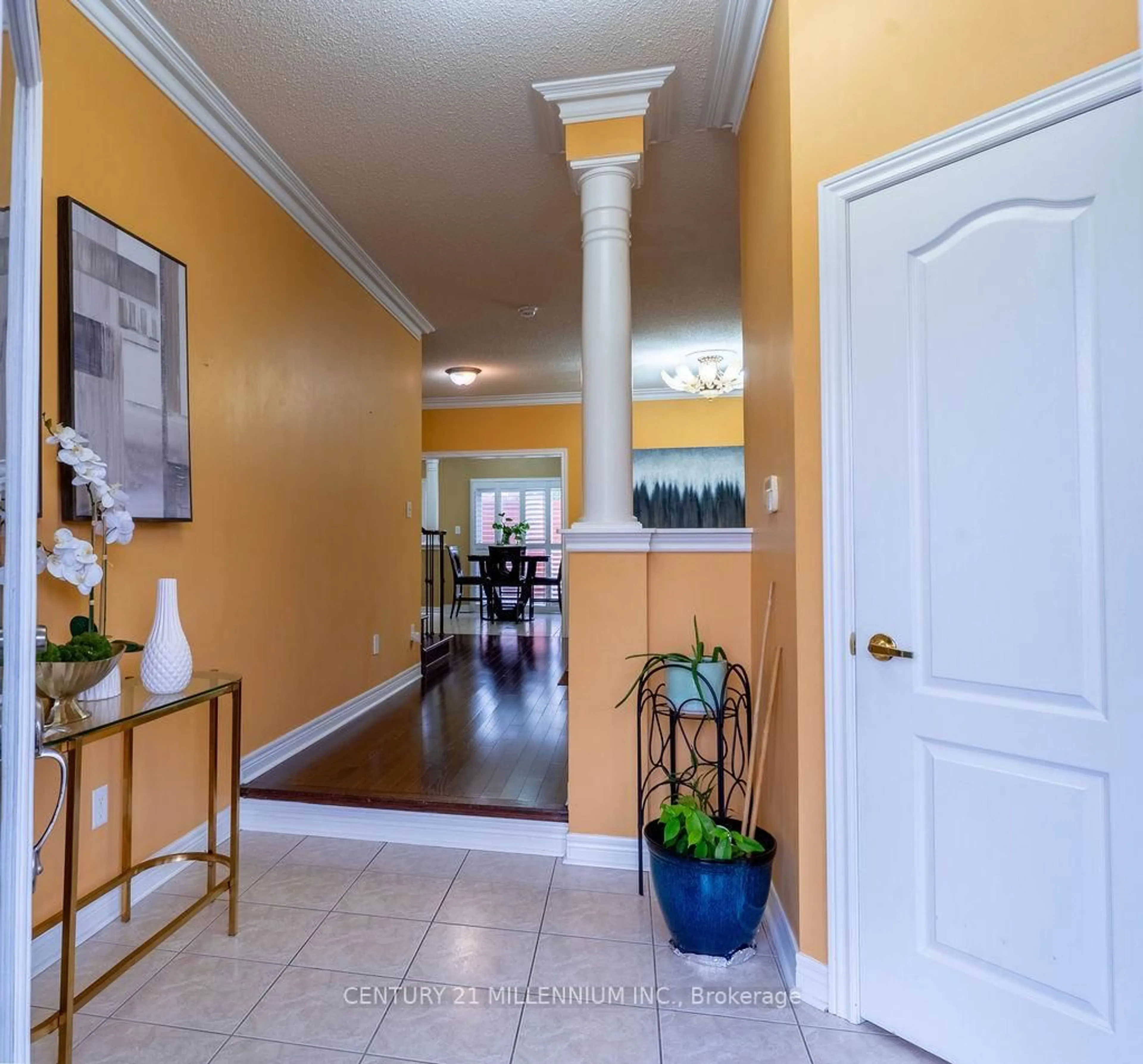 Indoor foyer for 64 Executive Crt, Brampton Ontario L6R 0L5