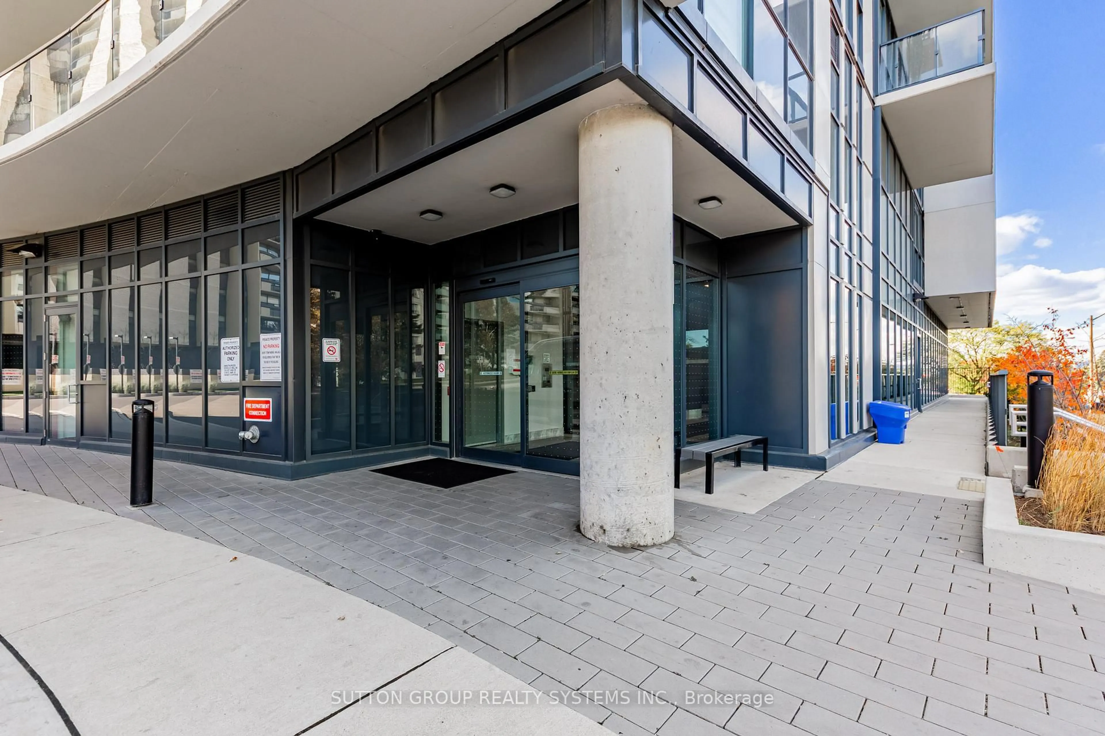 Indoor foyer for 1461 Lawrence Ave #611, Toronto Ontario M6L 0A6