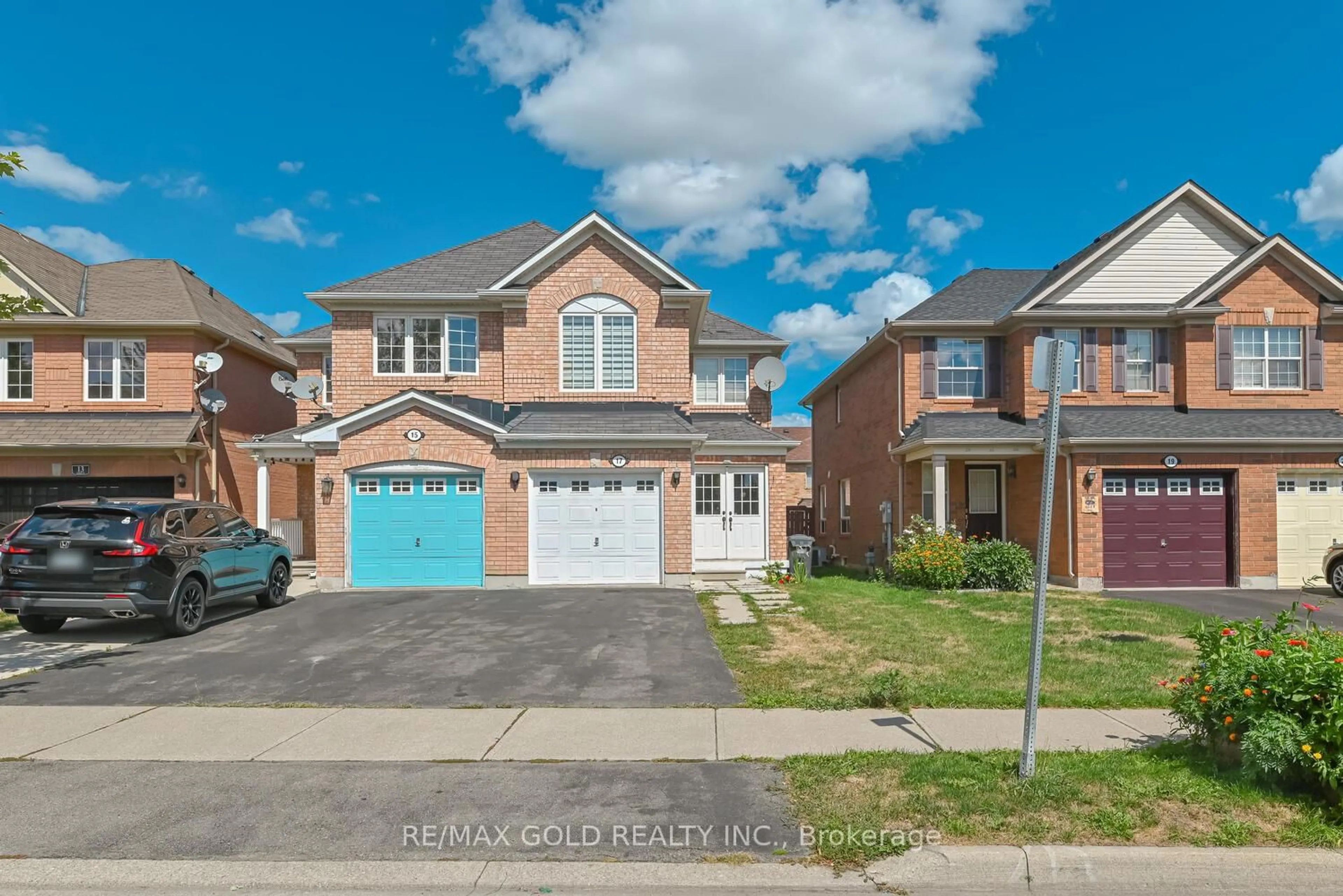 A pic from outside/outdoor area/front of a property/back of a property/a pic from drone, street for 17 Levida St, Brampton Ontario L6P 2Y6