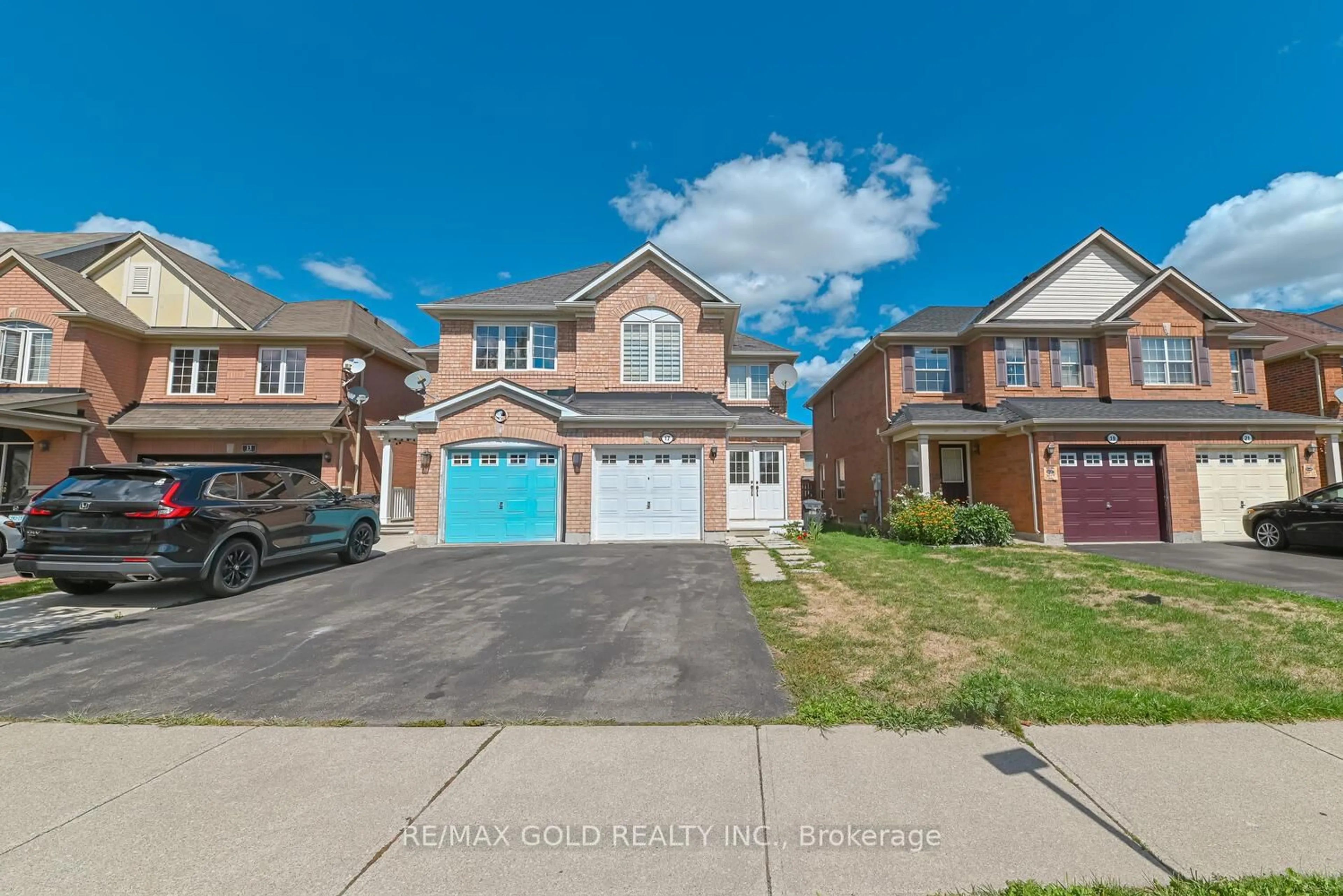 A pic from outside/outdoor area/front of a property/back of a property/a pic from drone, street for 17 Levida St, Brampton Ontario L6P 2Y6