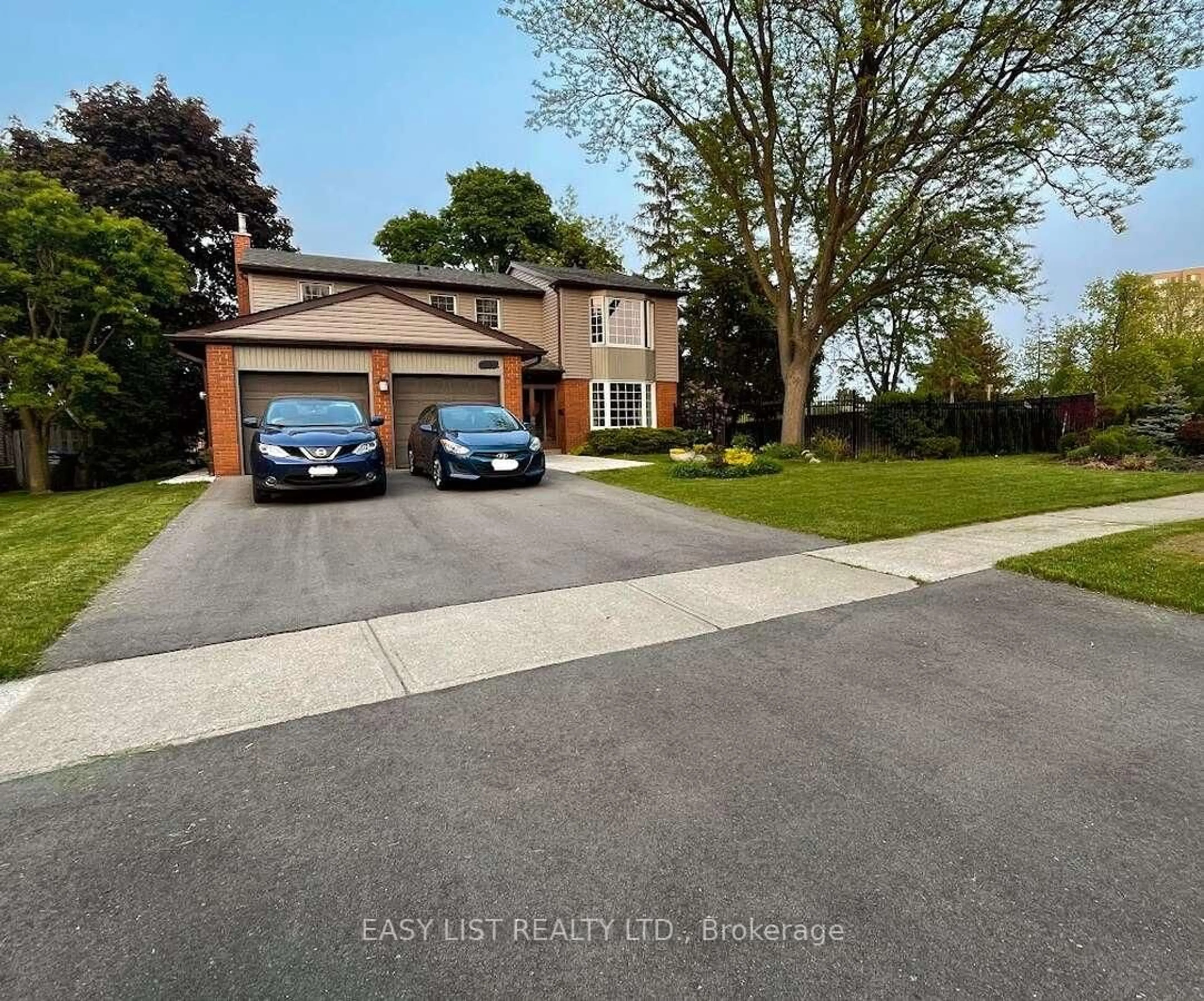 A pic from outside/outdoor area/front of a property/back of a property/a pic from drone, street for 6942 Barrisdale Dr, Mississauga Ontario L5N 2H4