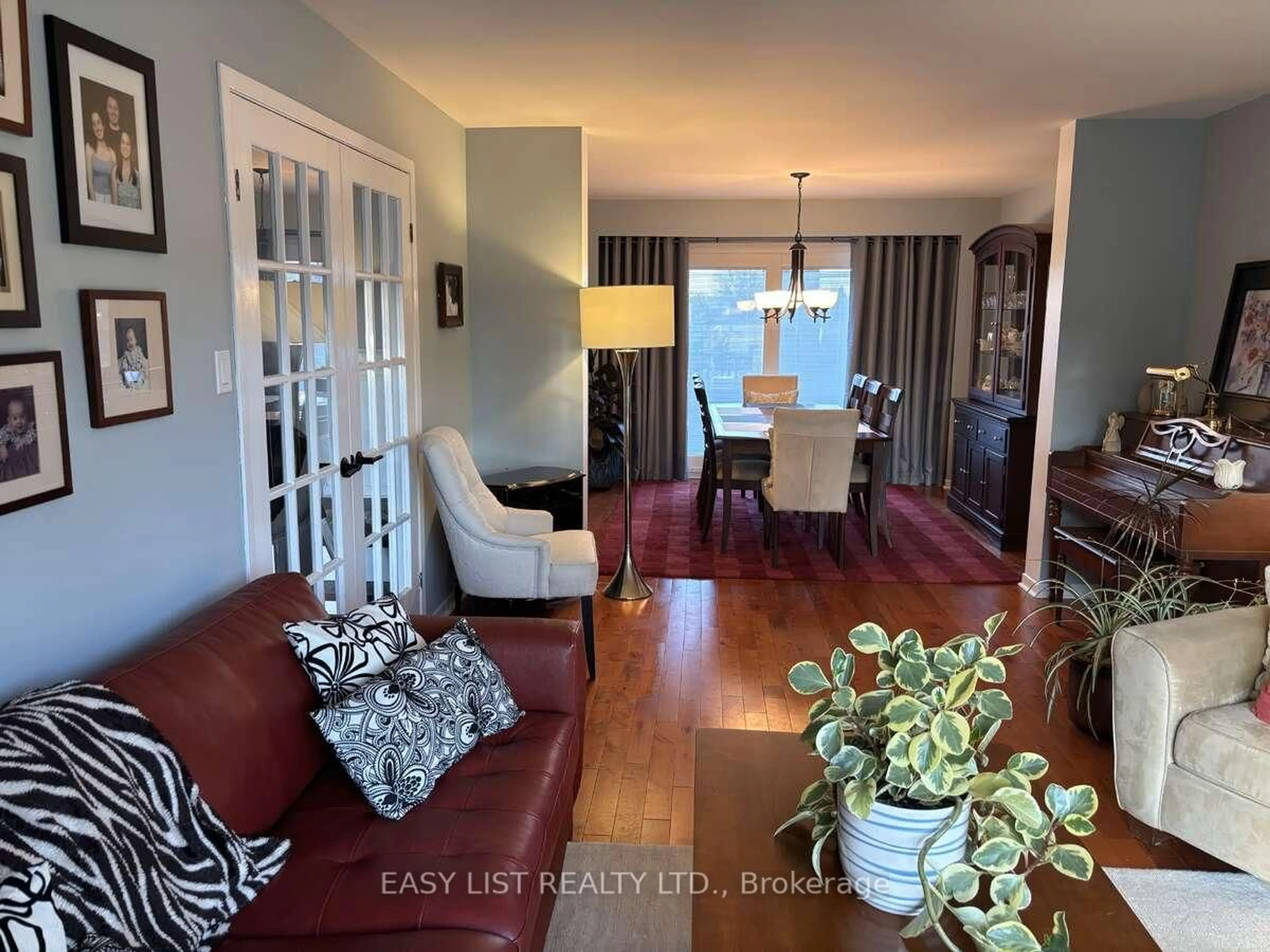 Indoor entryway for 6942 Barrisdale Dr, Mississauga Ontario L5N 2H4