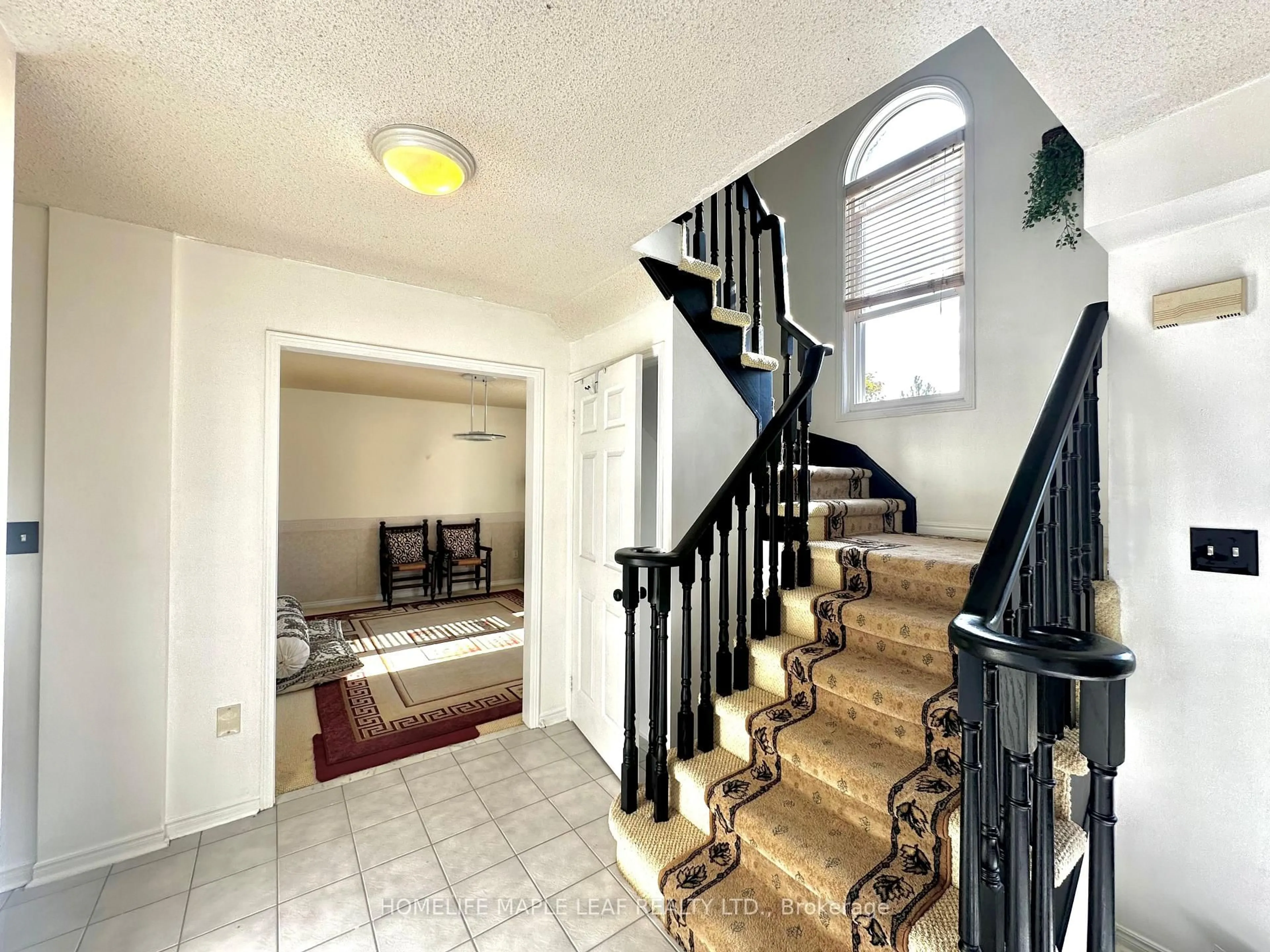 Indoor foyer for 41 Woodstream Ave, Brampton Ontario L6R 1N7