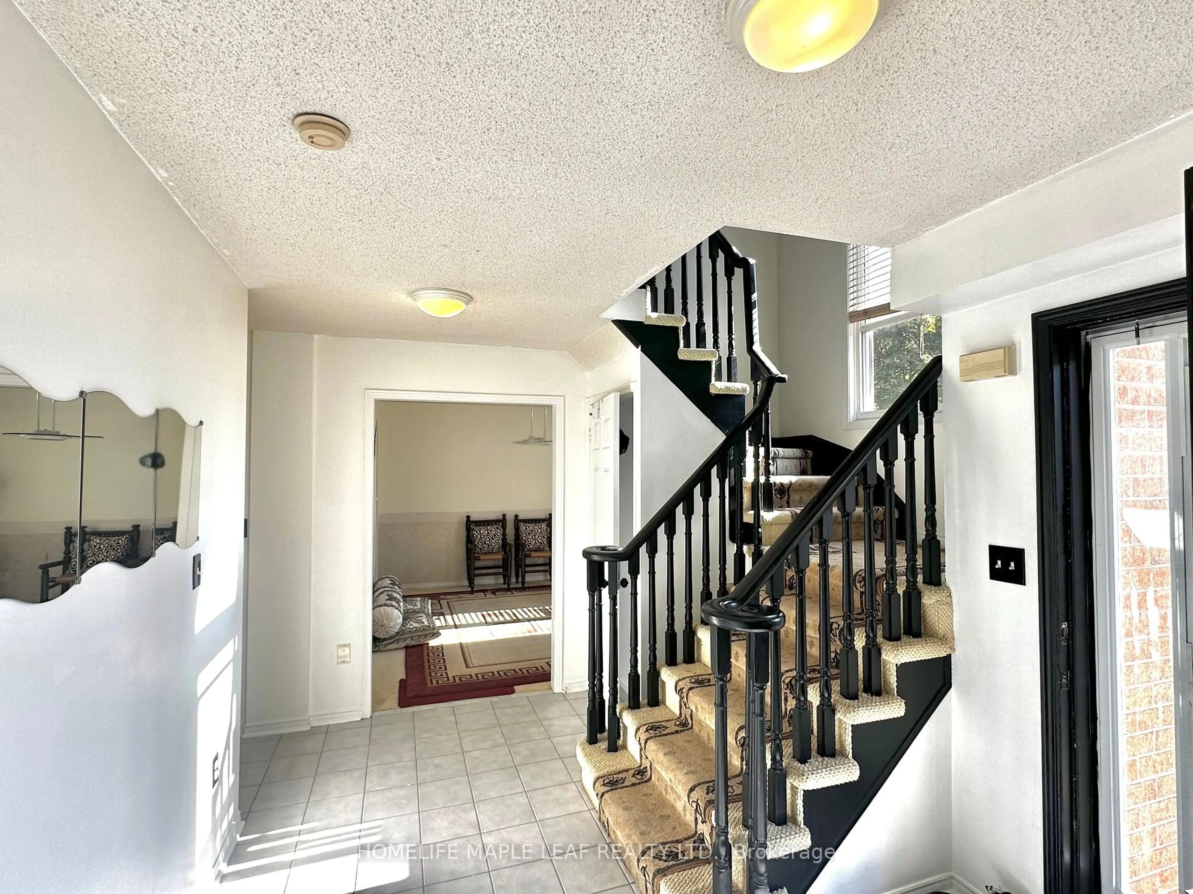 Indoor foyer for 41 Woodstream Ave, Brampton Ontario L6R 1N7