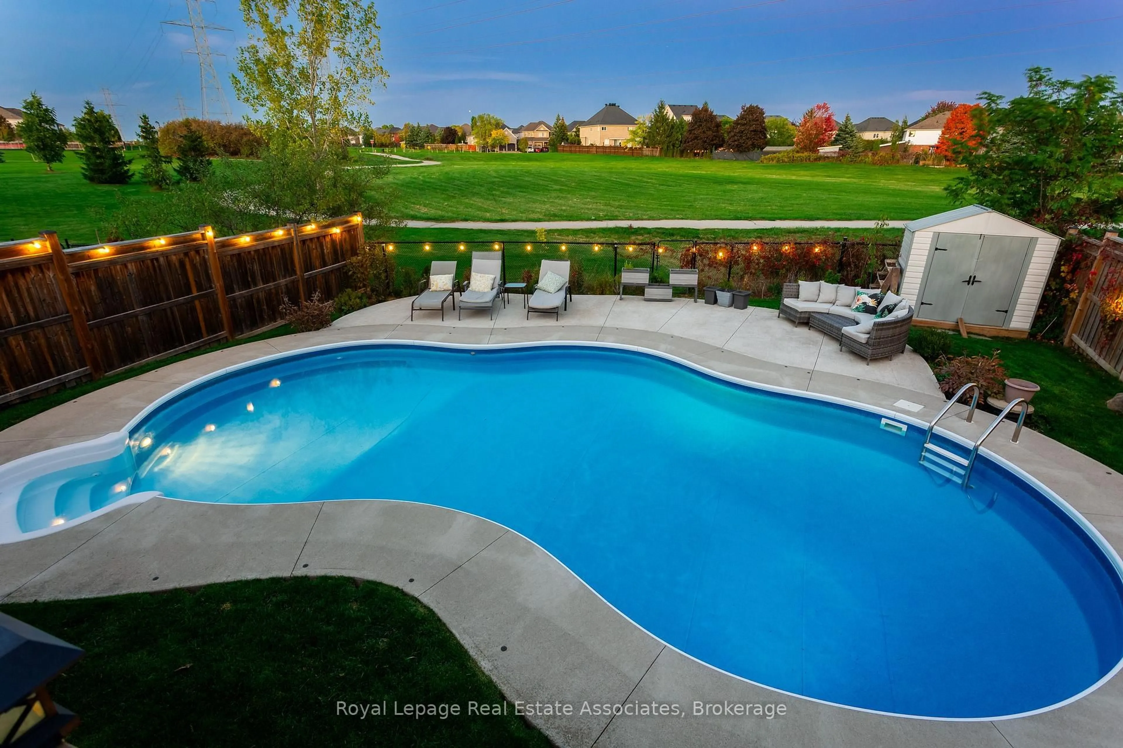 Pool for 2913 Darien Rd, Burlington Ontario L7M 4K2