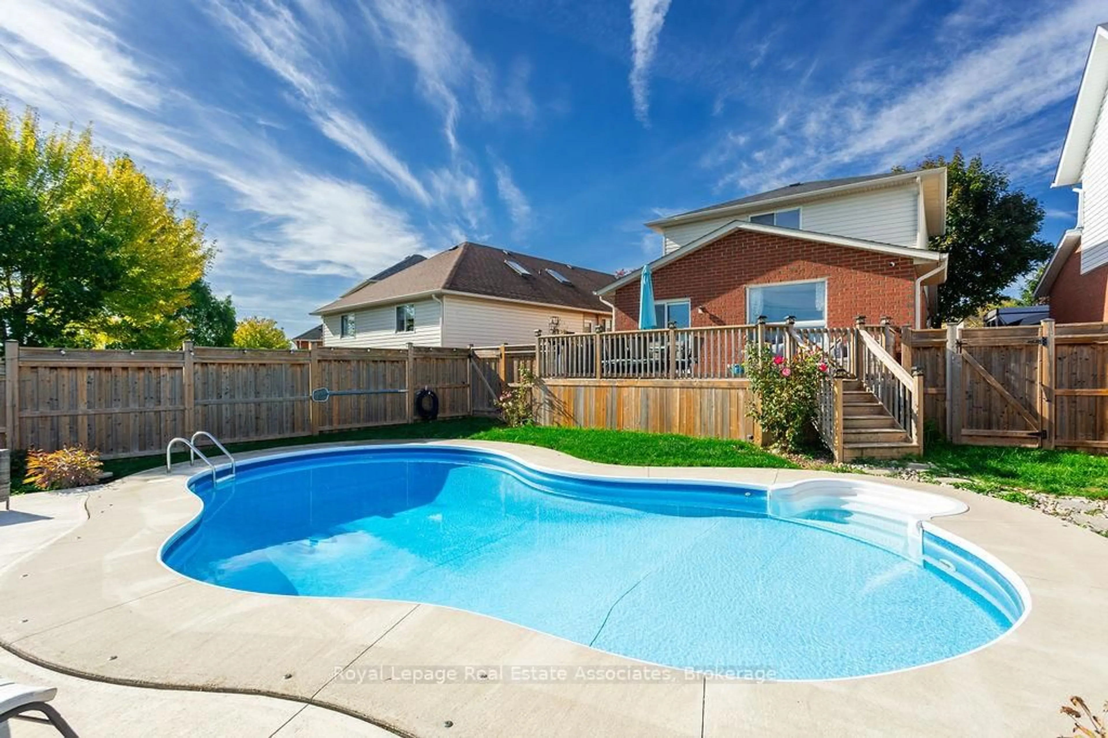 Pool for 2913 Darien Rd, Burlington Ontario L7M 4K2
