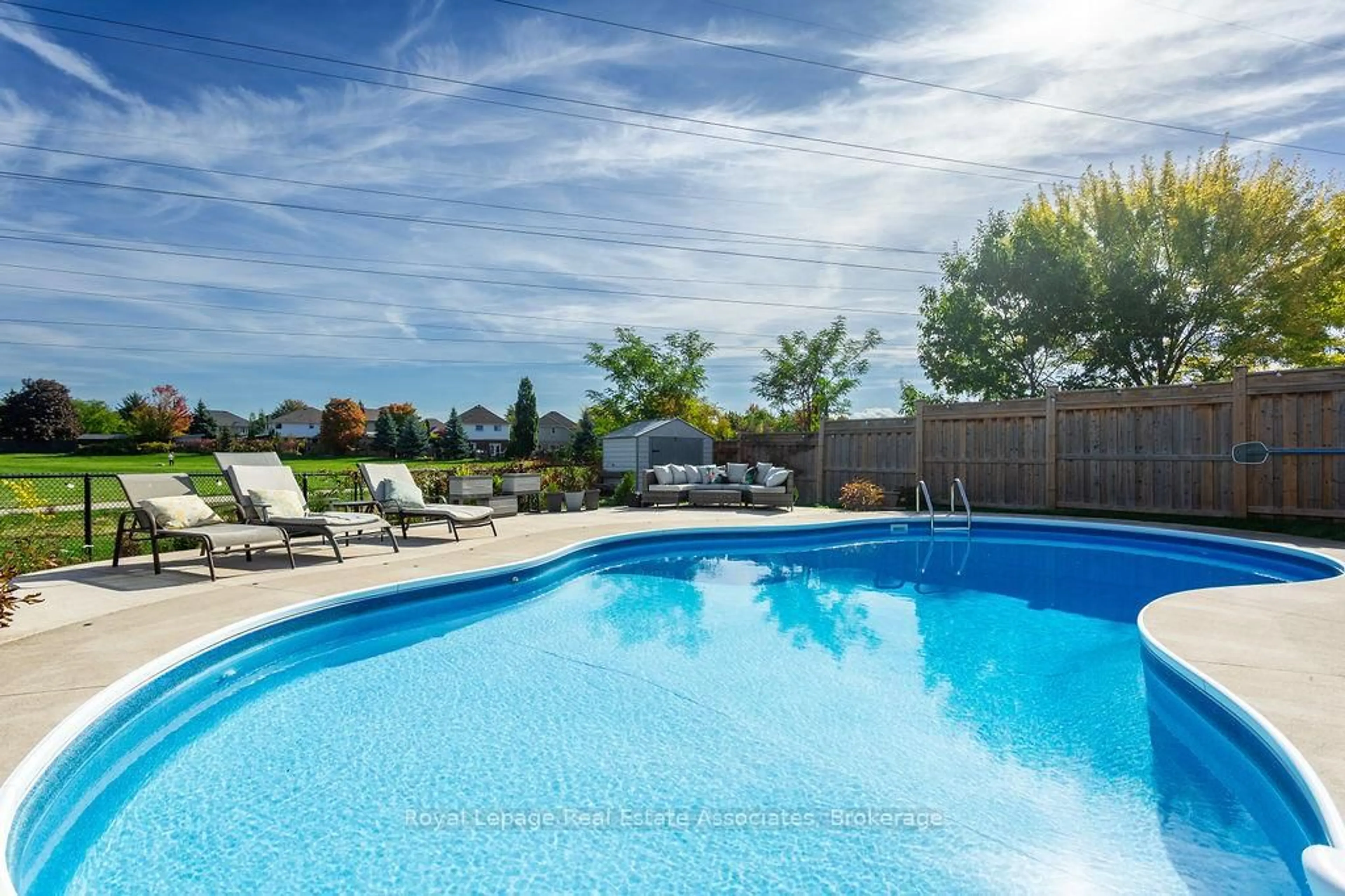 Pool for 2913 Darien Rd, Burlington Ontario L7M 4K2
