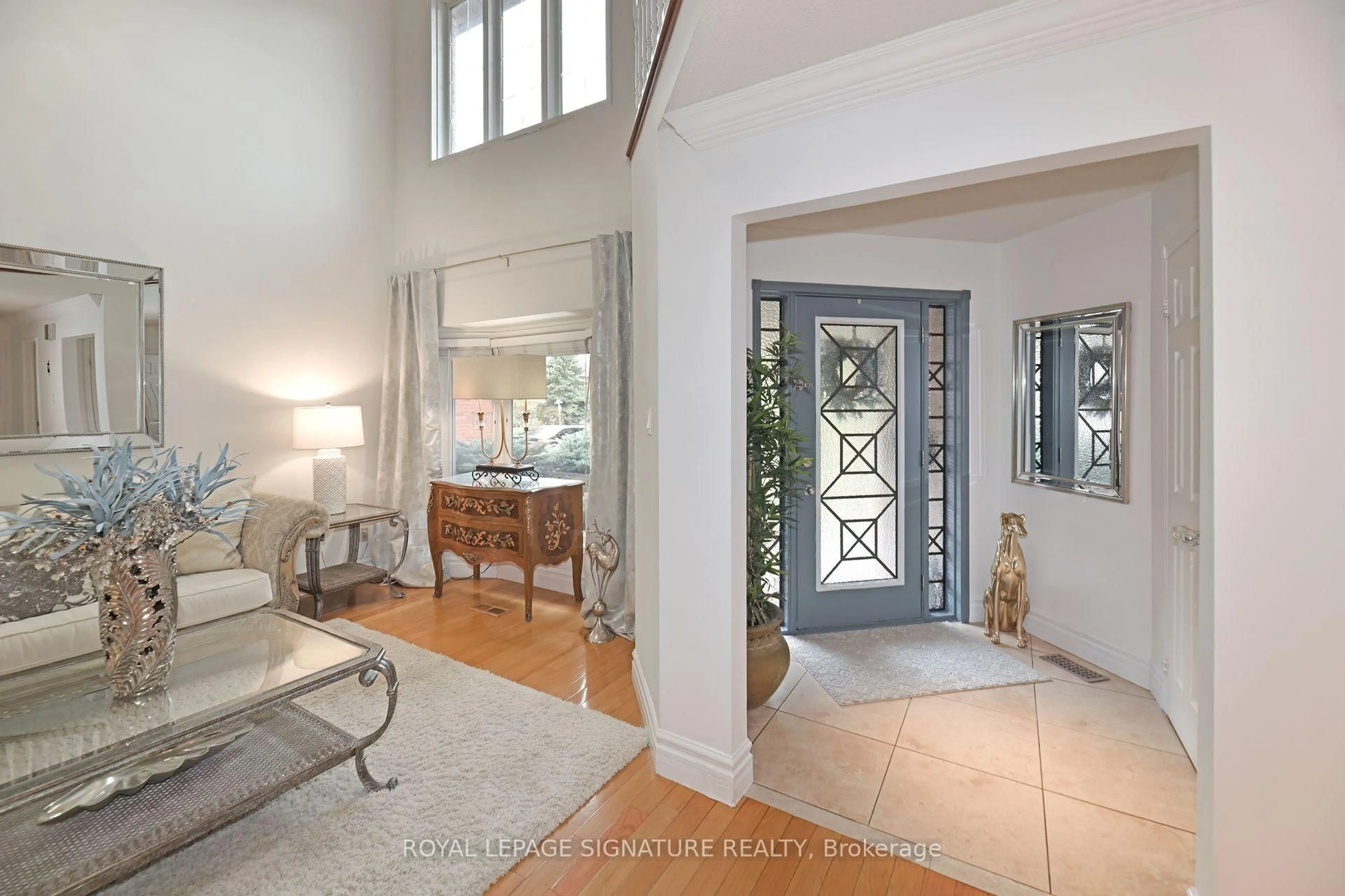 Indoor entryway for 1410 Rose Bloom Rd, Mississauga Ontario L5V 1H1