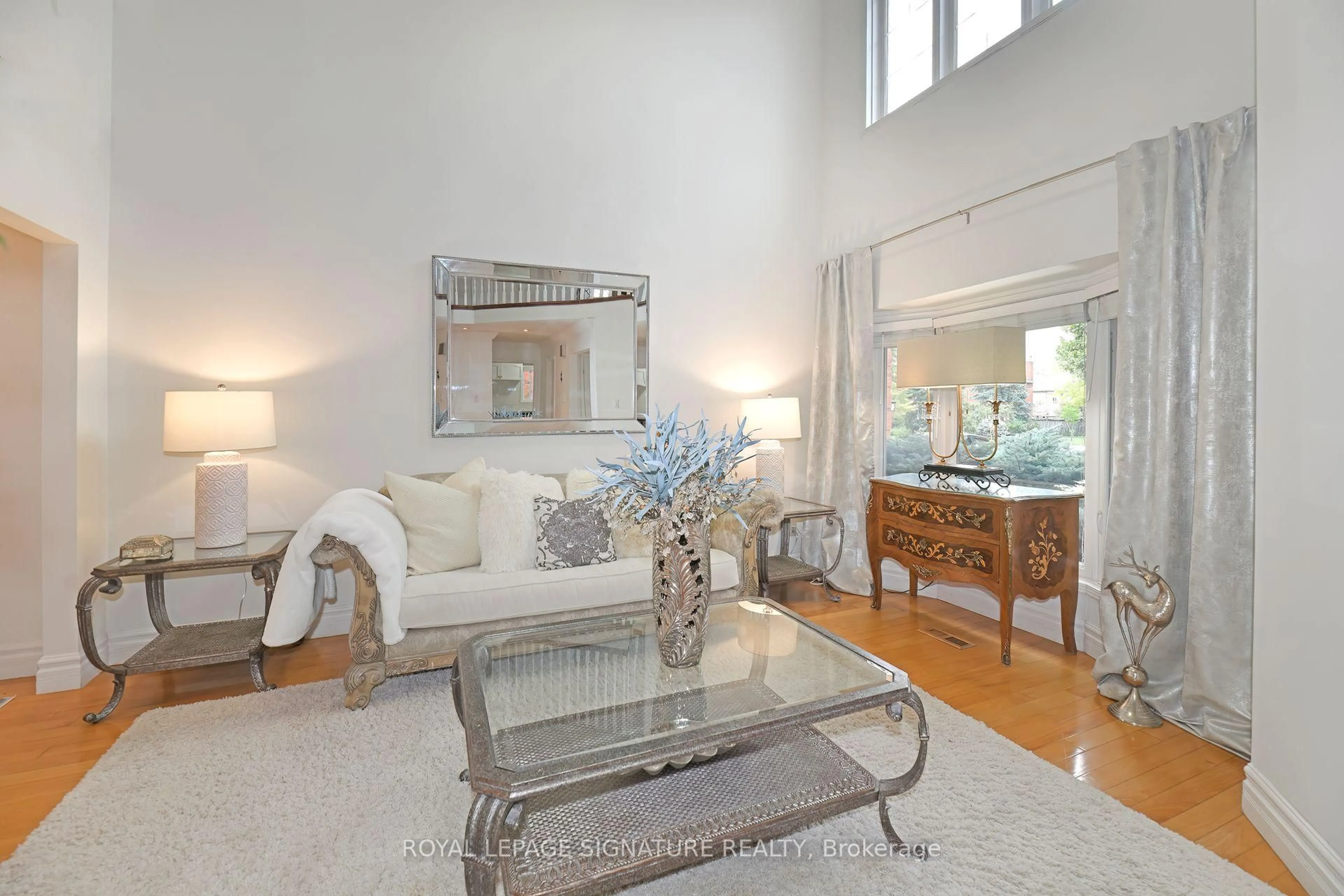 Living room with furniture, unknown for 1410 Rose Bloom Rd, Mississauga Ontario L5V 1H1