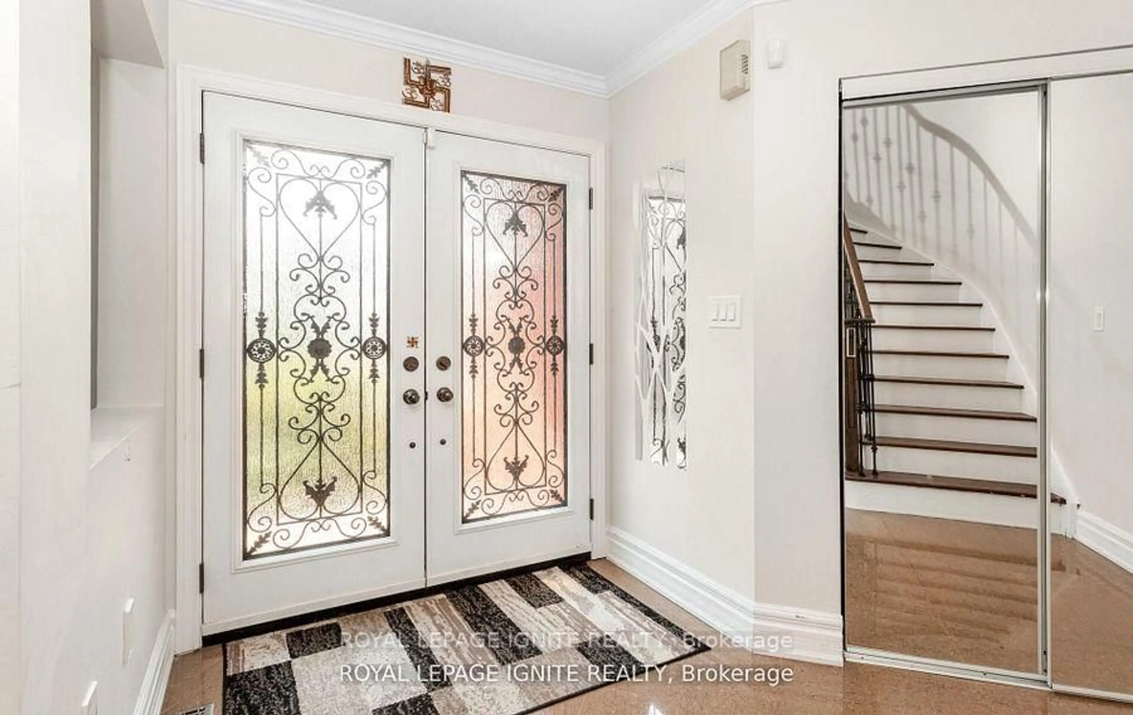 Indoor entryway for 3106 Baytree Crt, Mississauga Ontario L5N 7N9