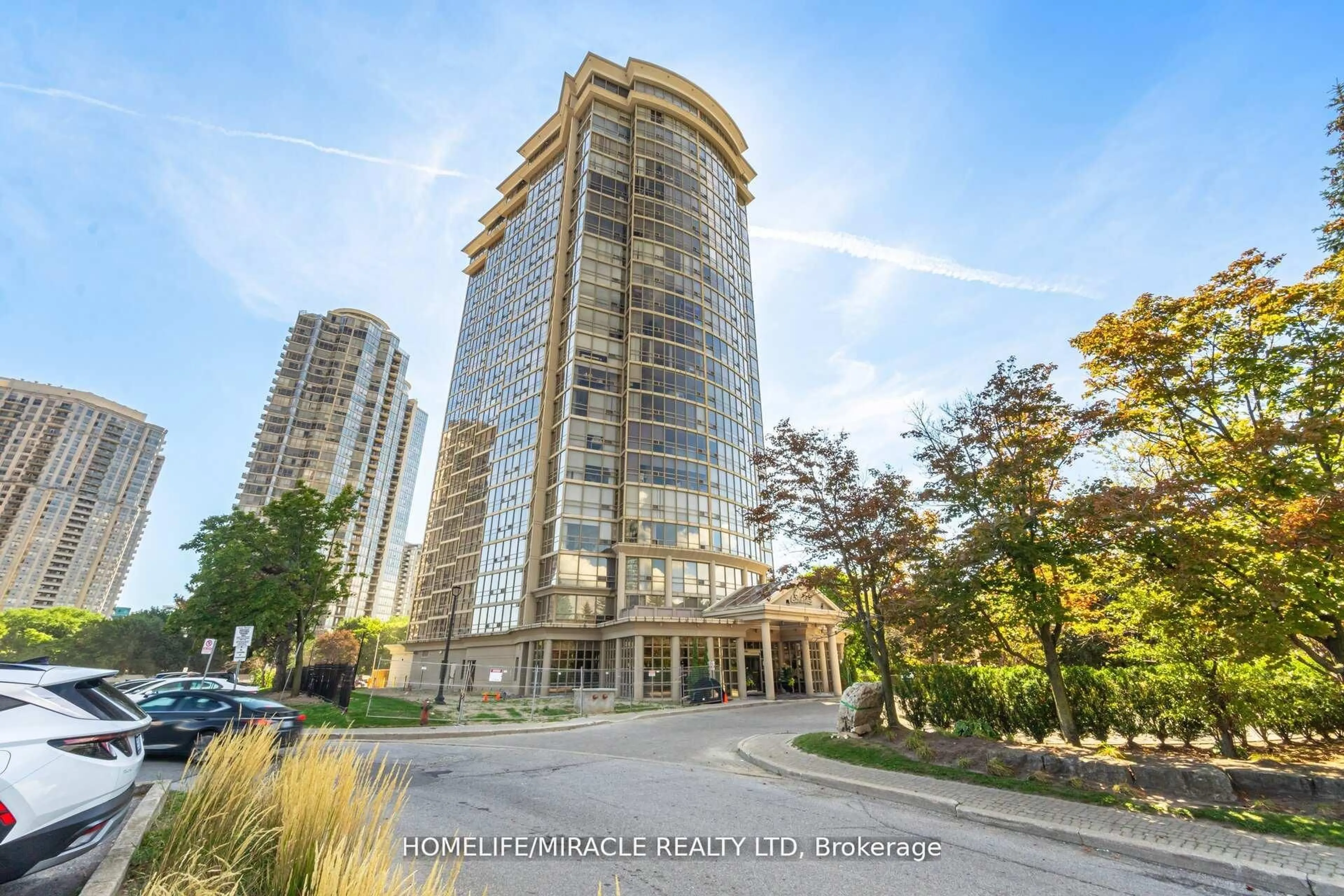 Indoor foyer for 50 Eglinton Ave W, Mississauga Ontario L5R 3P5