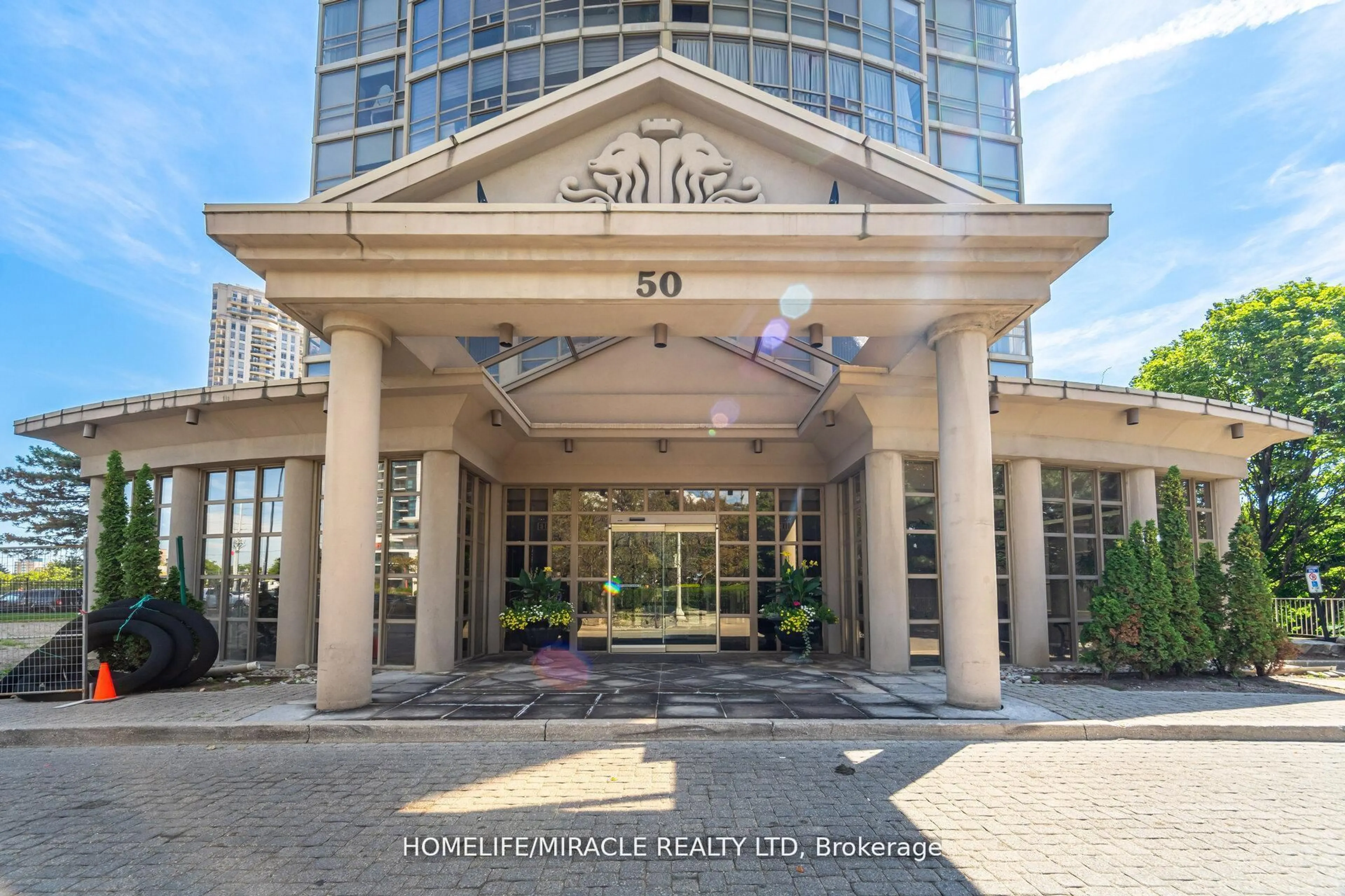 Indoor foyer for 50 Eglinton Ave W, Mississauga Ontario L5R 3P5