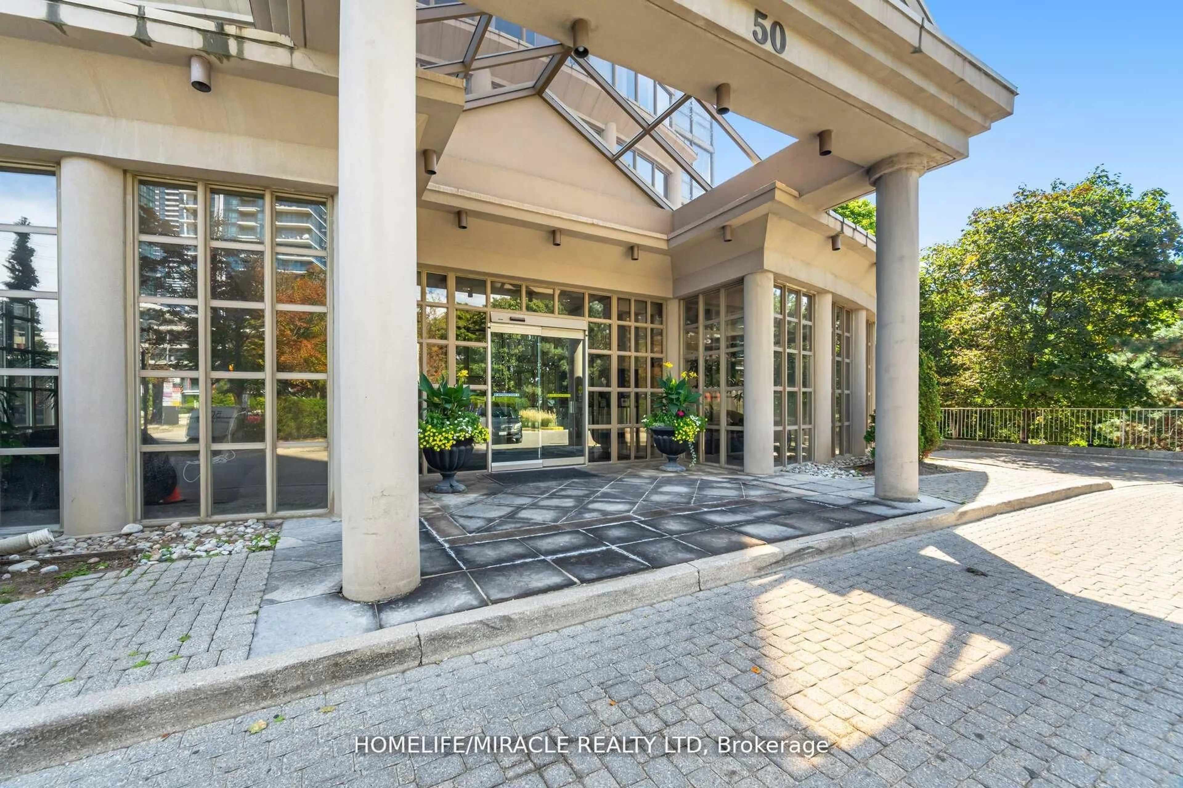 Indoor foyer for 50 Eglinton Ave W, Mississauga Ontario L5R 3P5