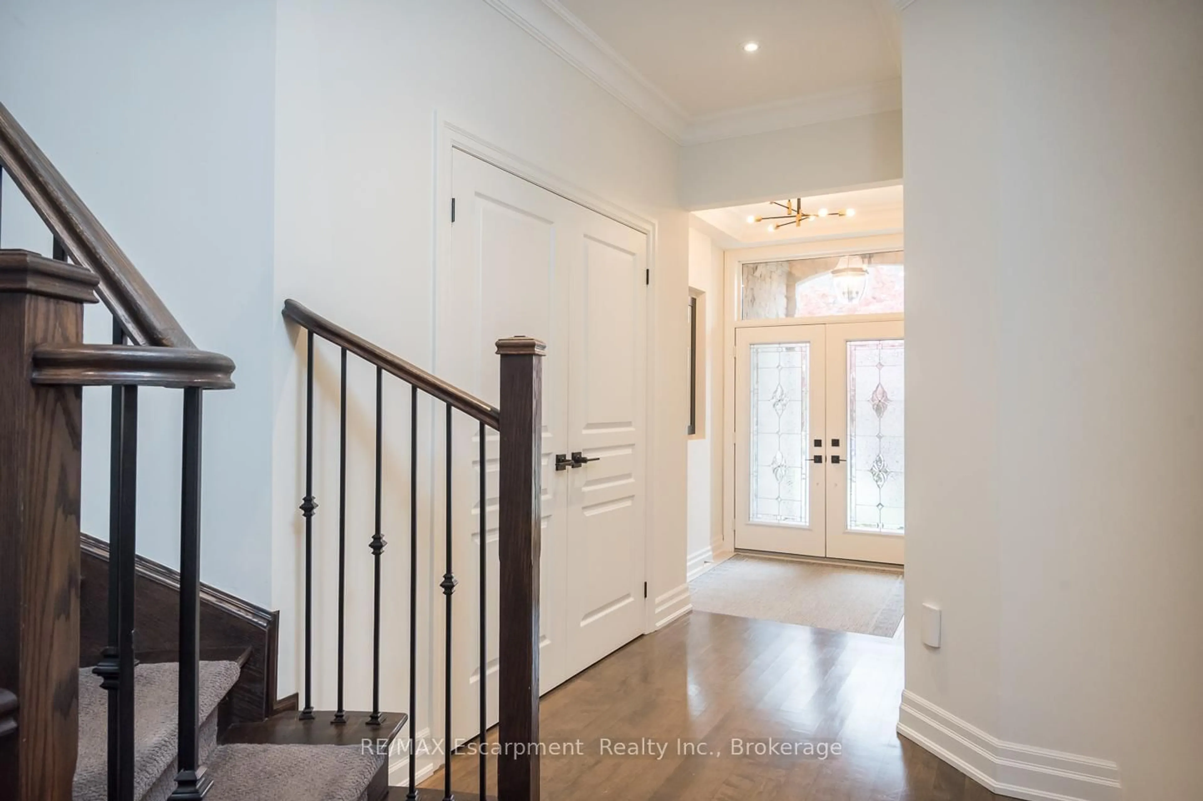 Indoor entryway for 2334 Wuthering Heights Way, Oakville Ontario L6M 0E8