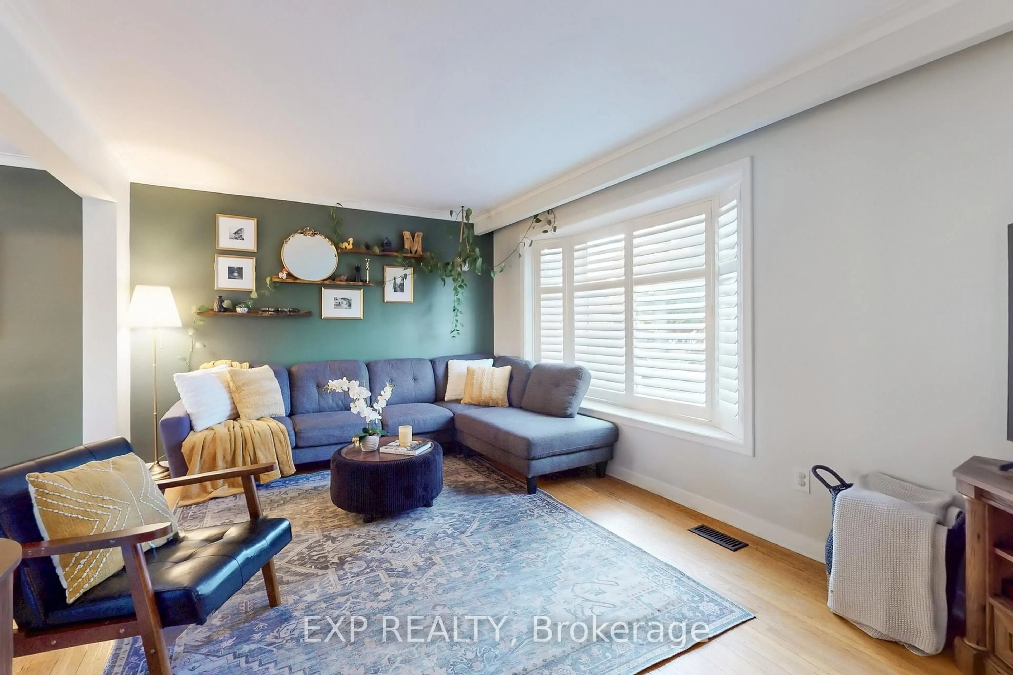 Living room with furniture, wood/laminate floor for 22 Chestnut Ave, Brampton Ontario L6X 2A5