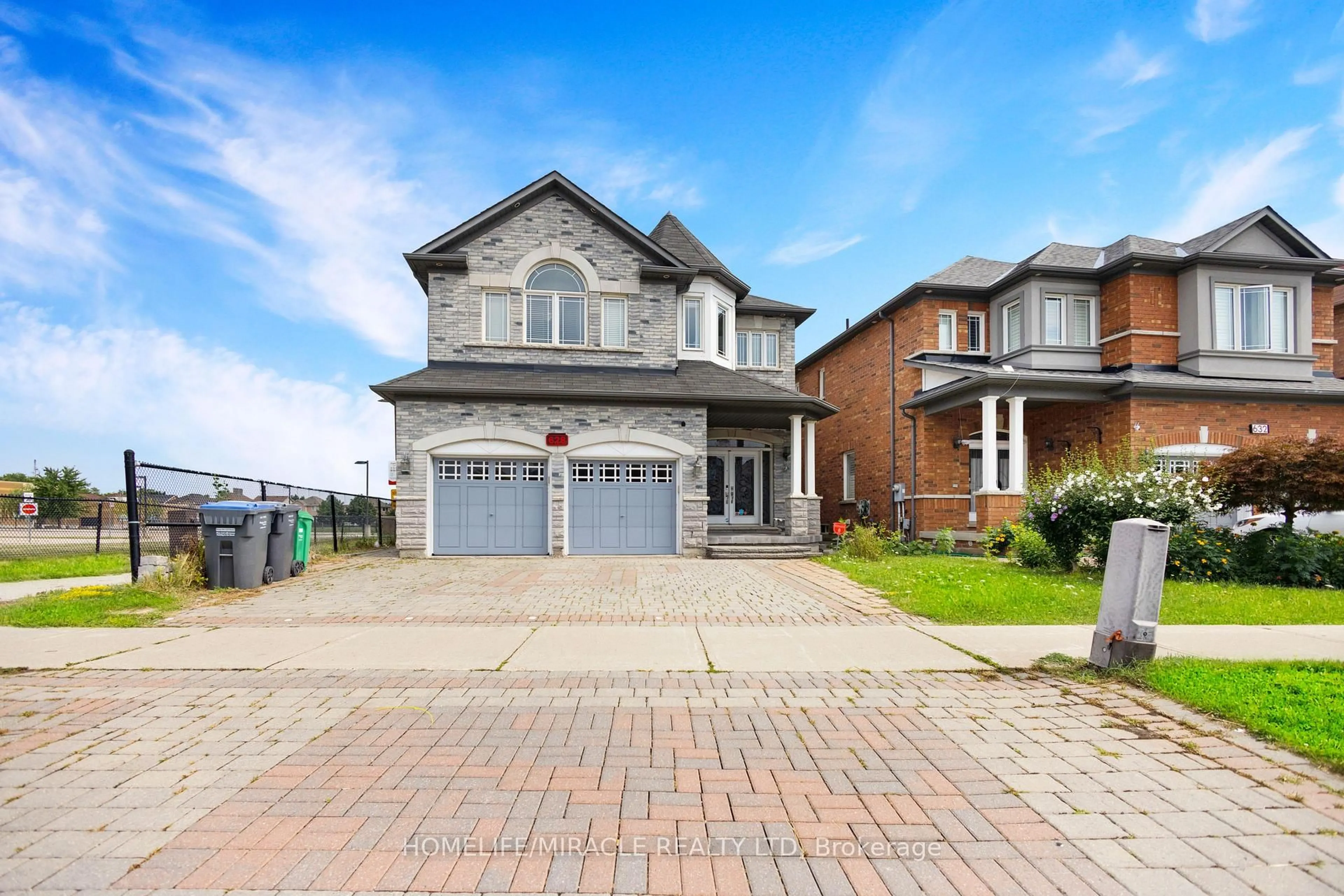 Home with brick exterior material, street for 628 Twain Ave, Mississauga Ontario L5W 0A3